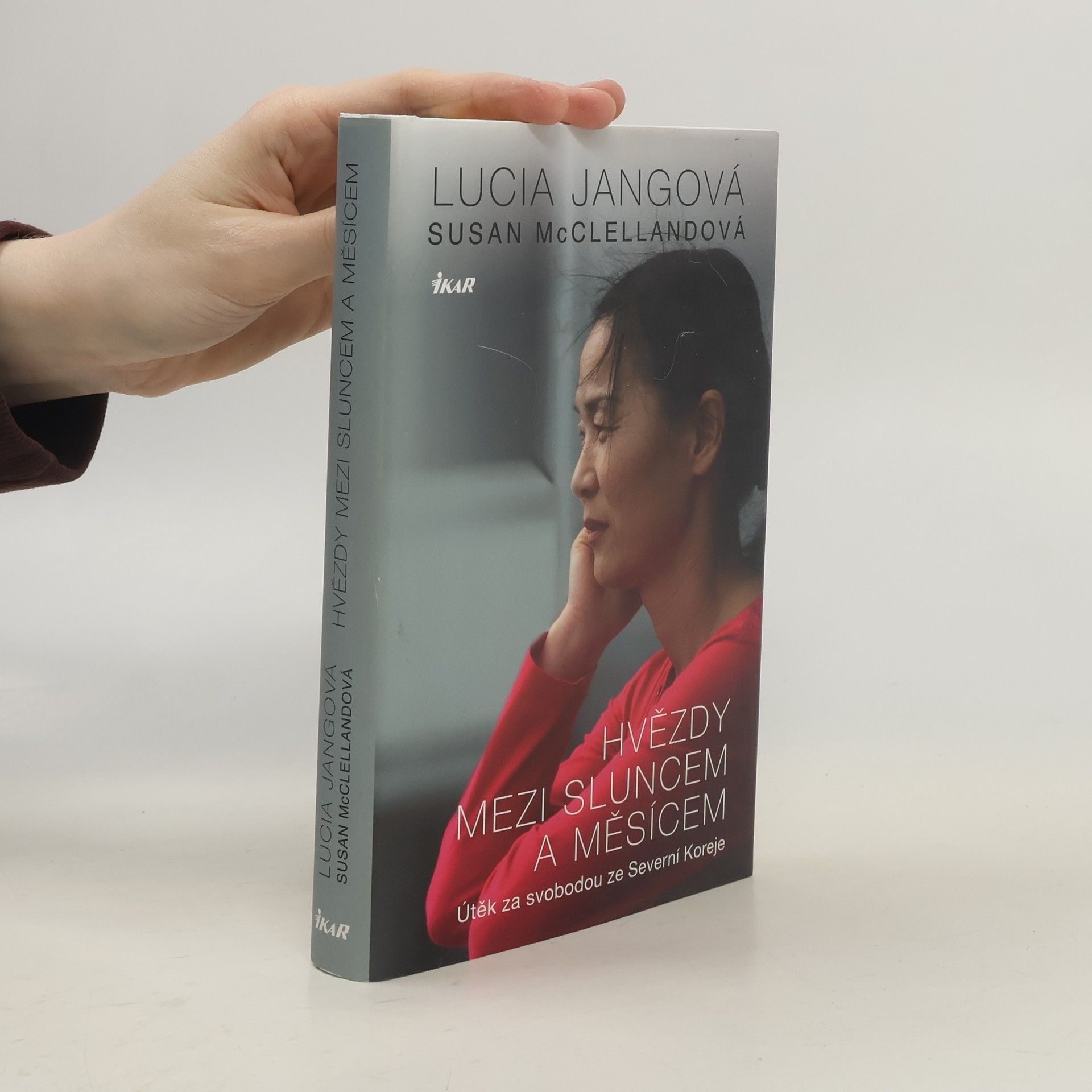 Lucia Jang Hvězdy mezi sluncem a měsícem : útěk za svobodou ze Severní Koreje