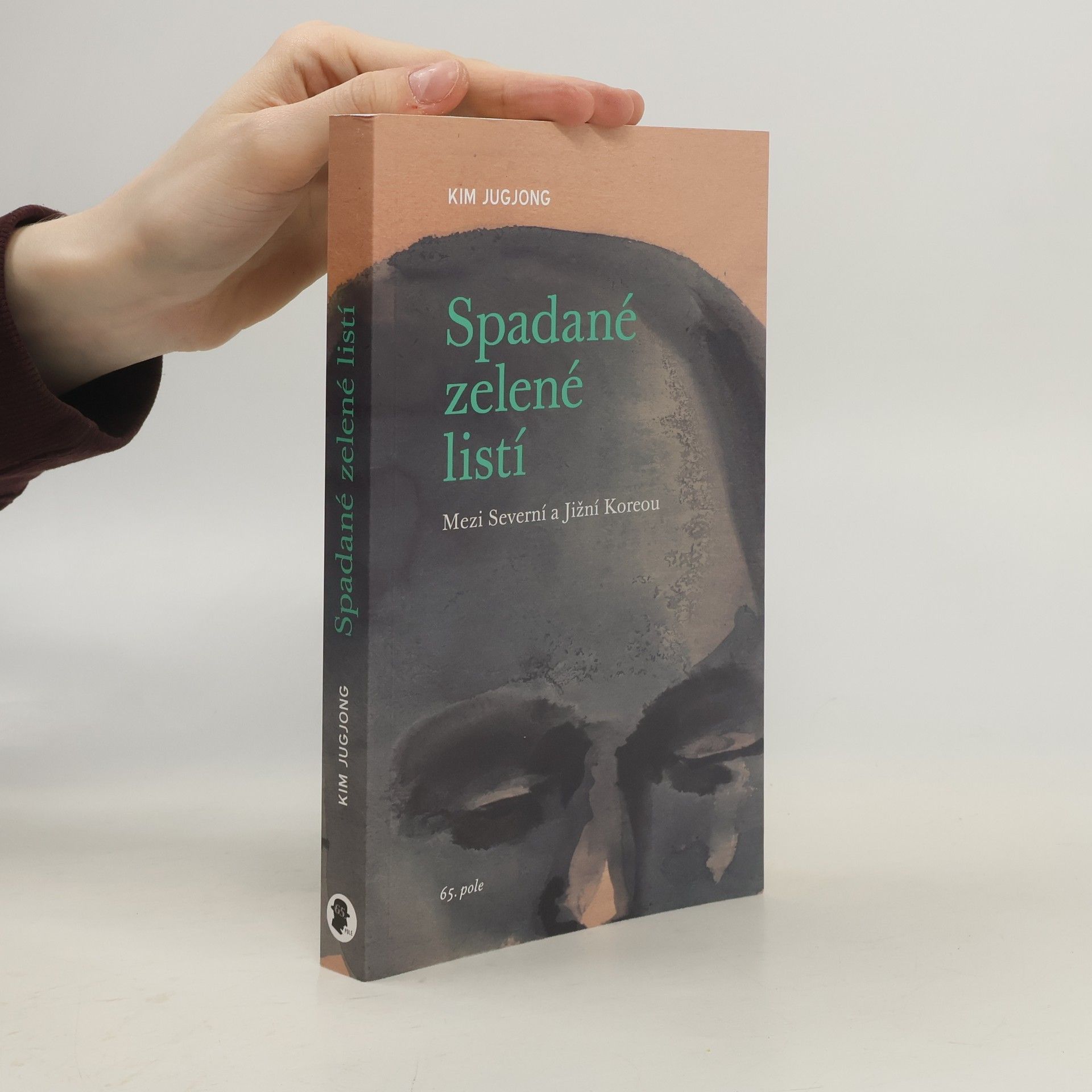 Ju-kjong Kim Spadané zelené listí