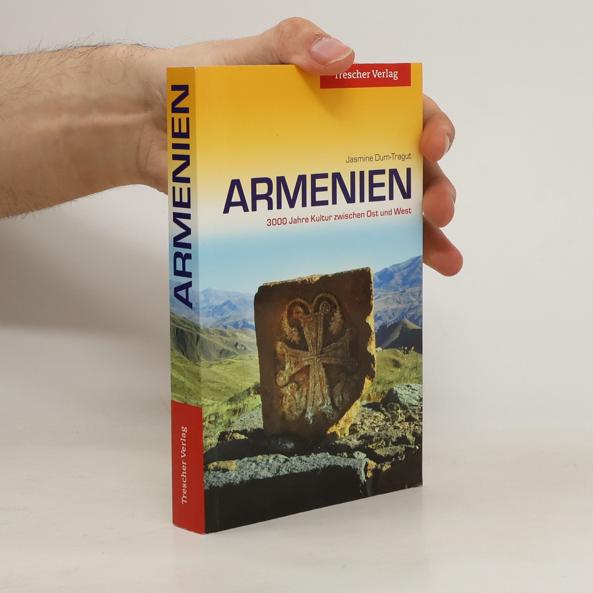 Jasmine Dum Tragut Armenien