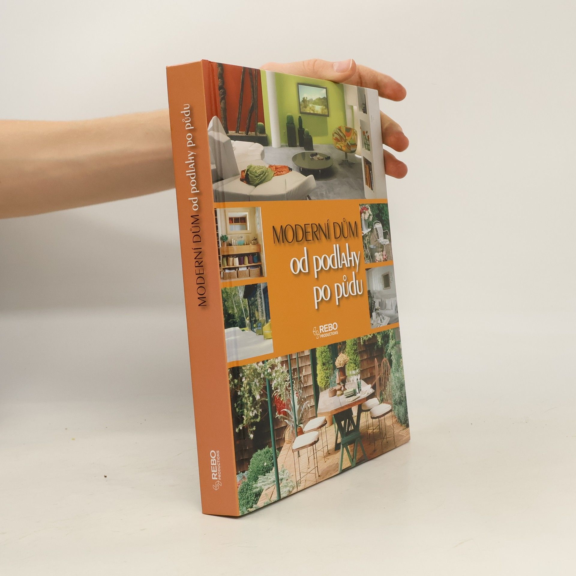 Moderní dům od podlahy po půdu