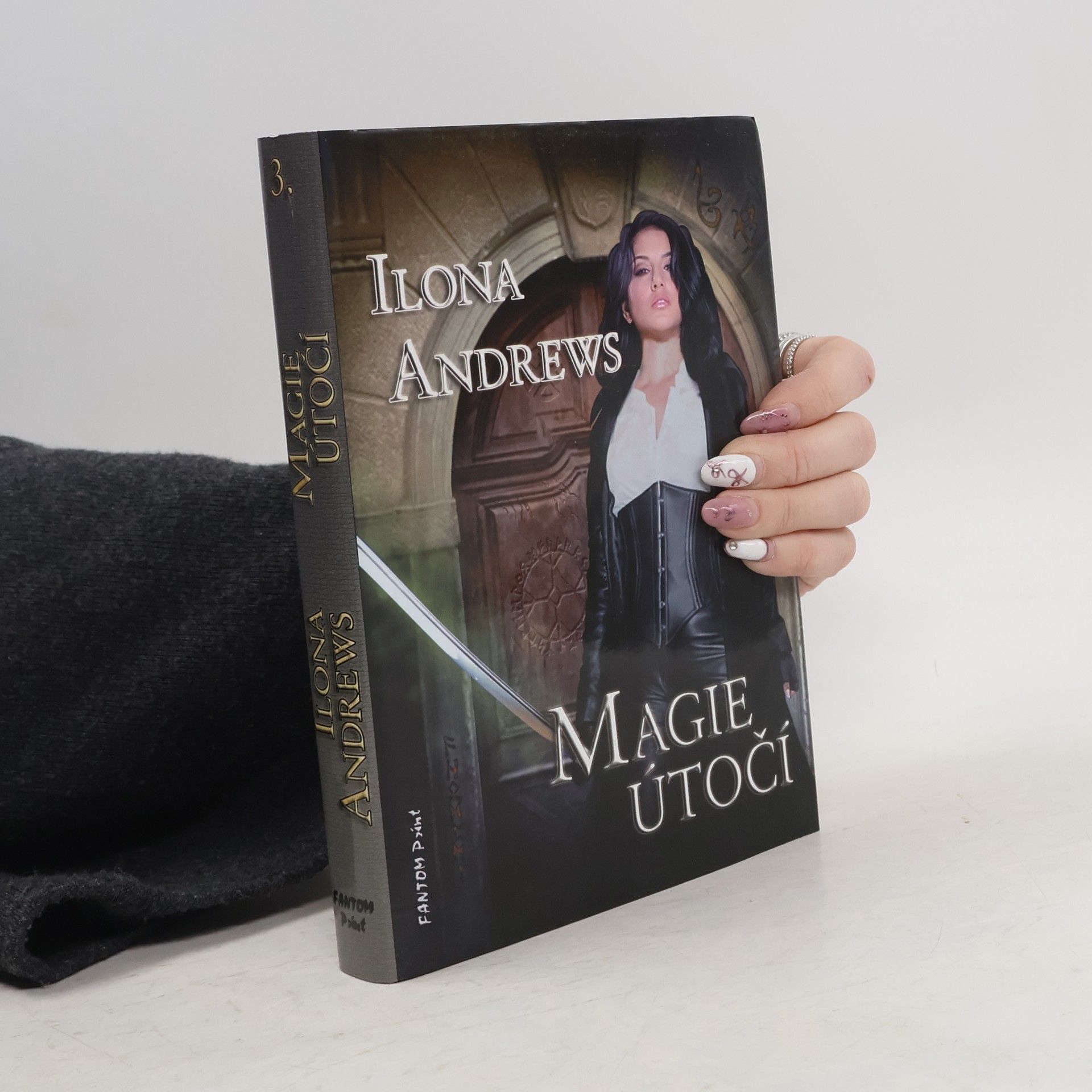 Ilona Andrews Magie útočí