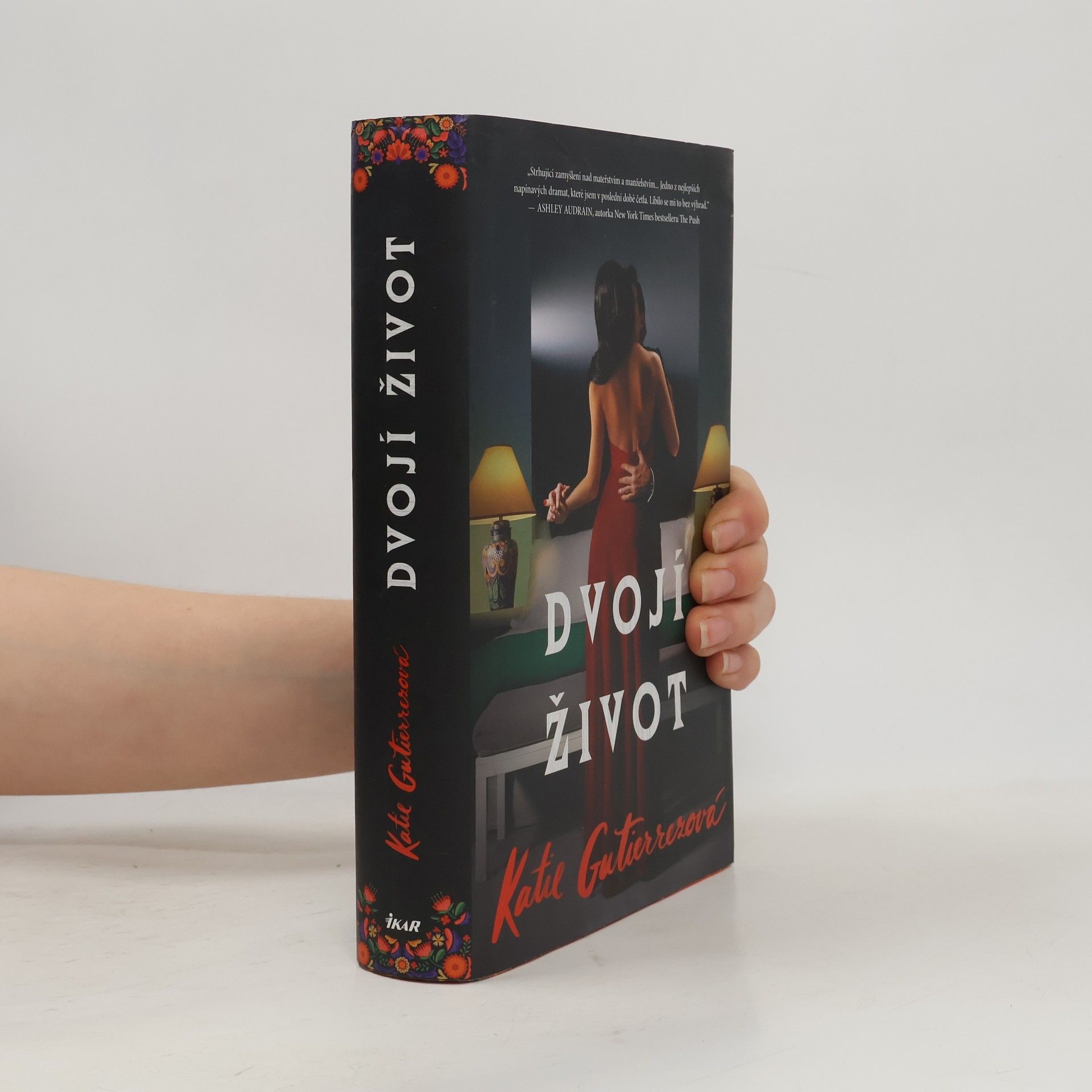 Katie Gutierrez Dvojí život
