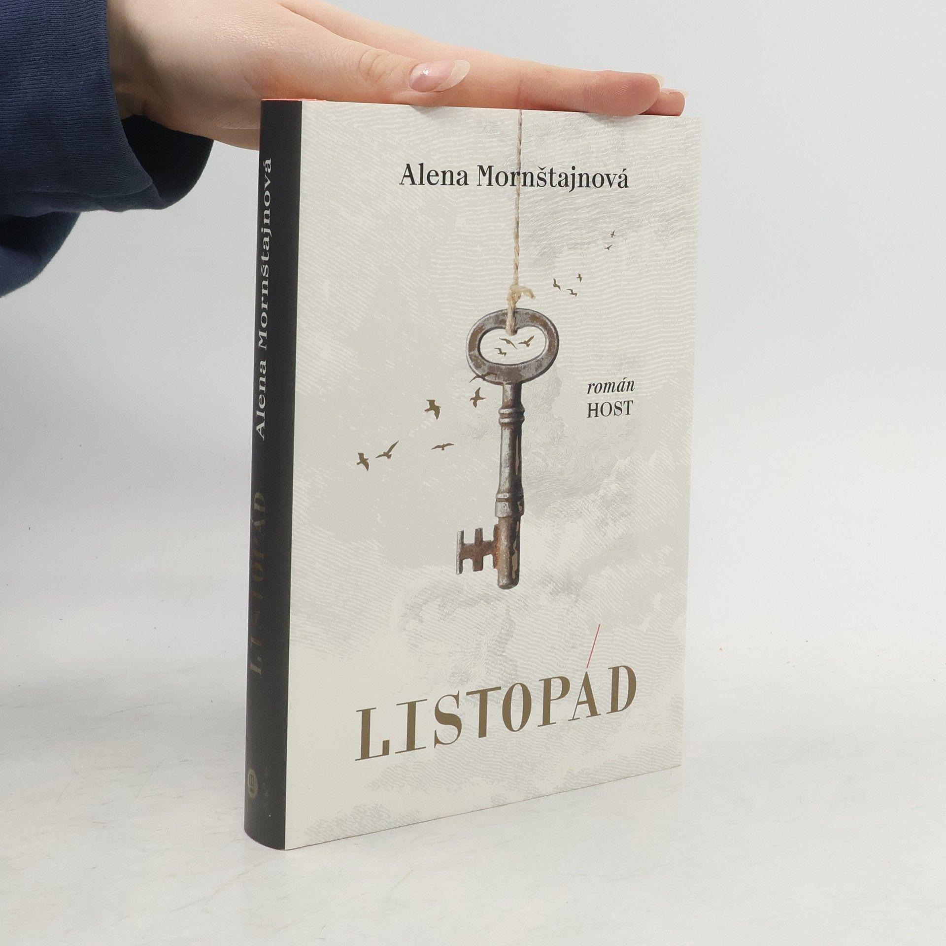 Alena Mornštajnová Listopád