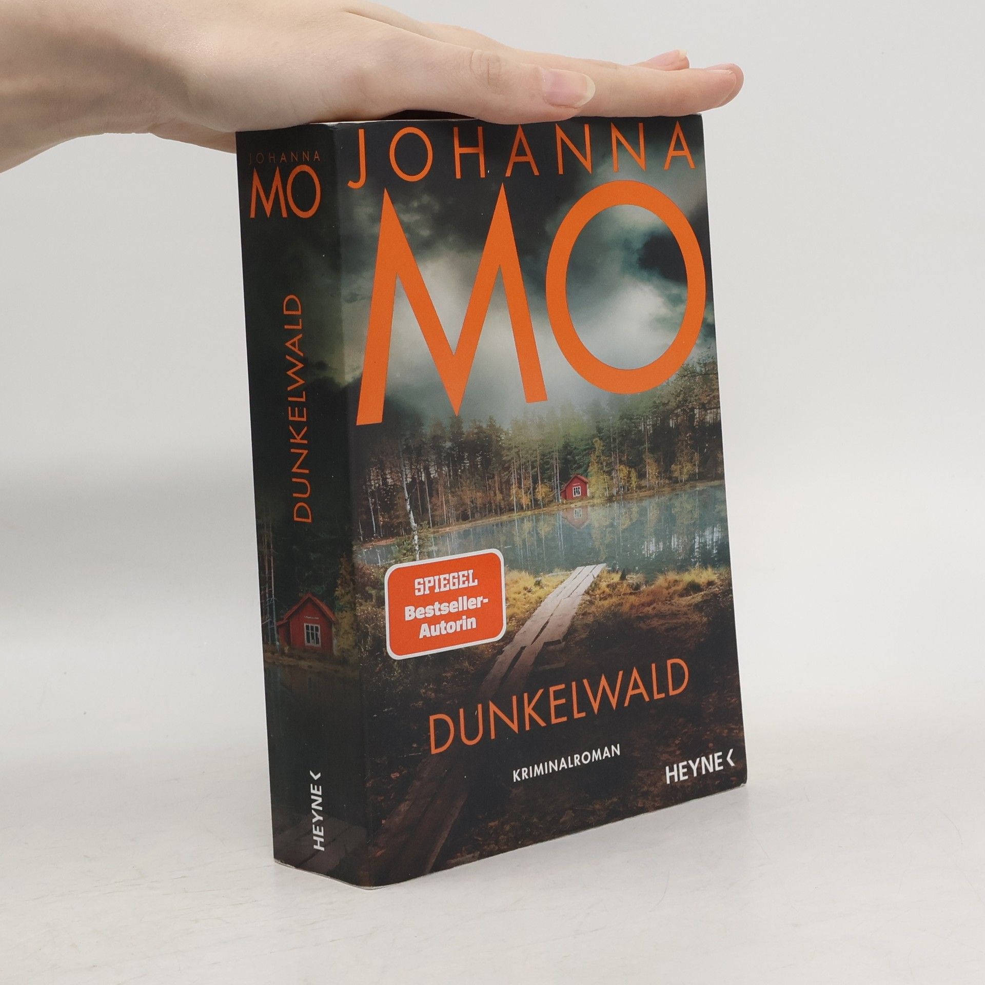 Johanna Mo Dunkelwald