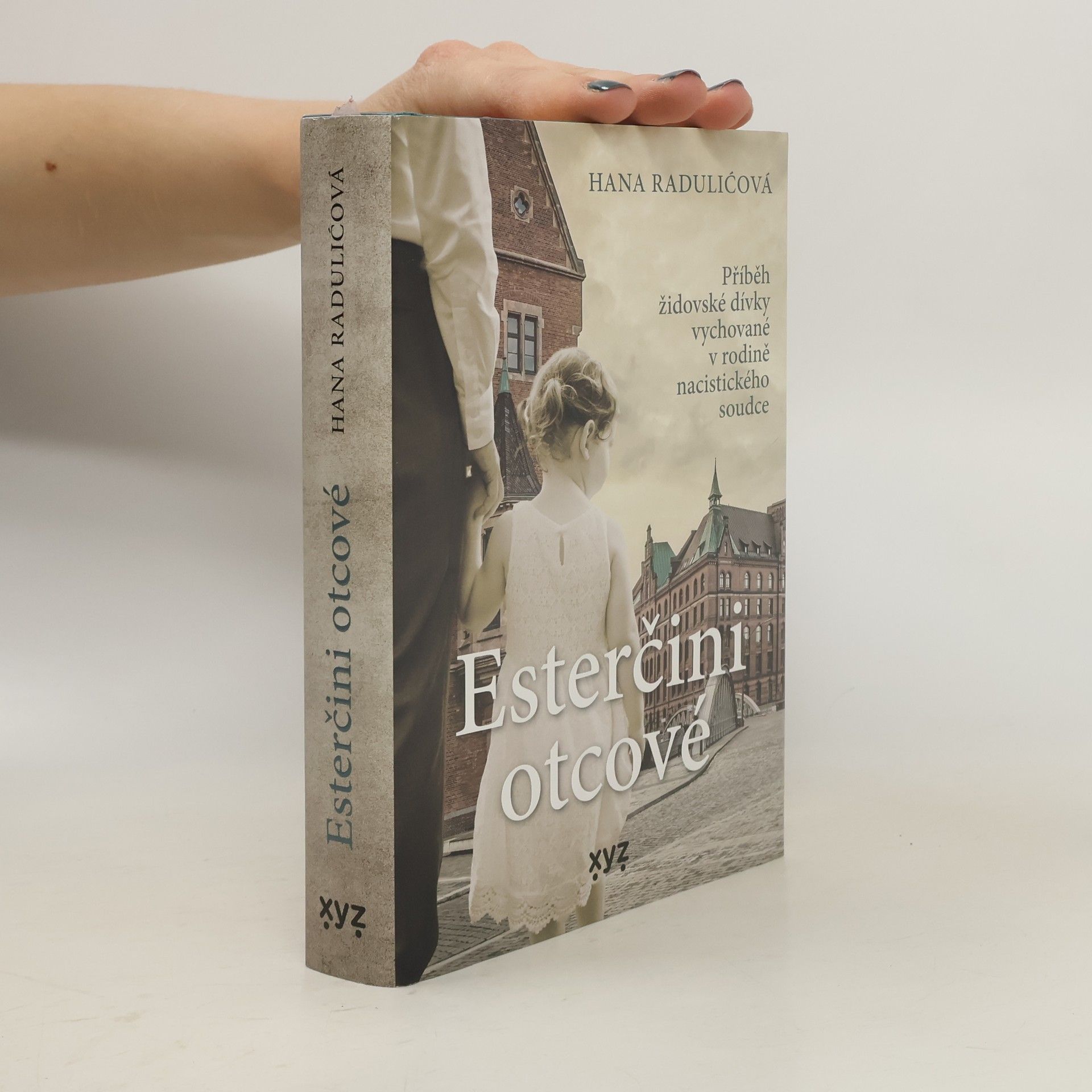 Hana Radulić Esterčini otcové : příběh židovské dívky vychované v rodině nacistického soudce