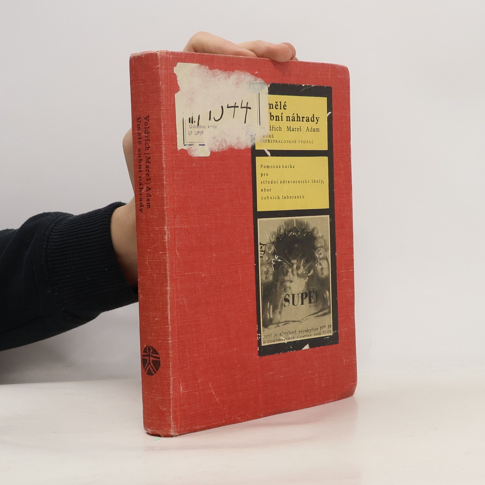 Autores varios Umělé zubní náhrady