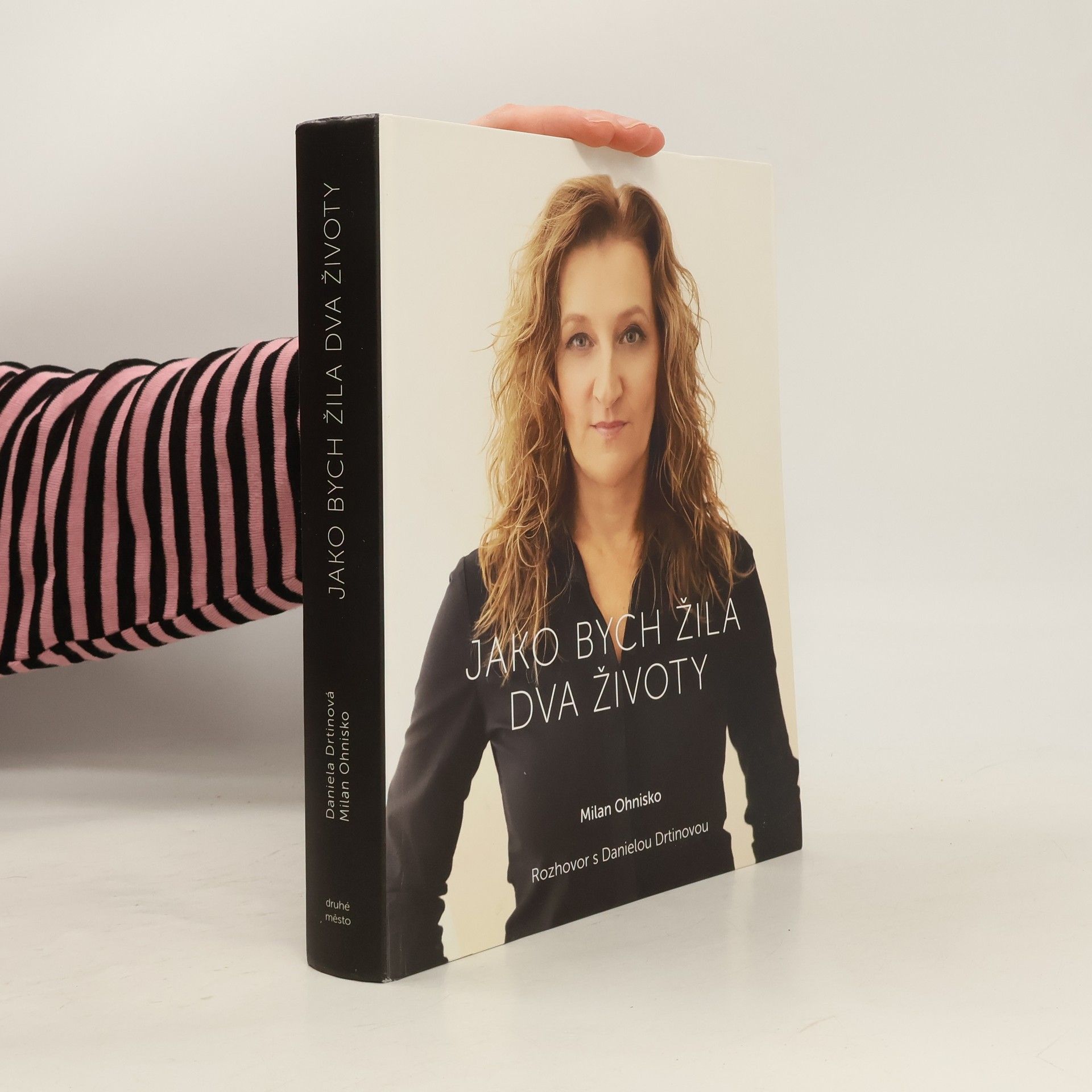Milan Ohnisko Jako bych žila dva životy. Rozhovor s Danielou Drtinovou