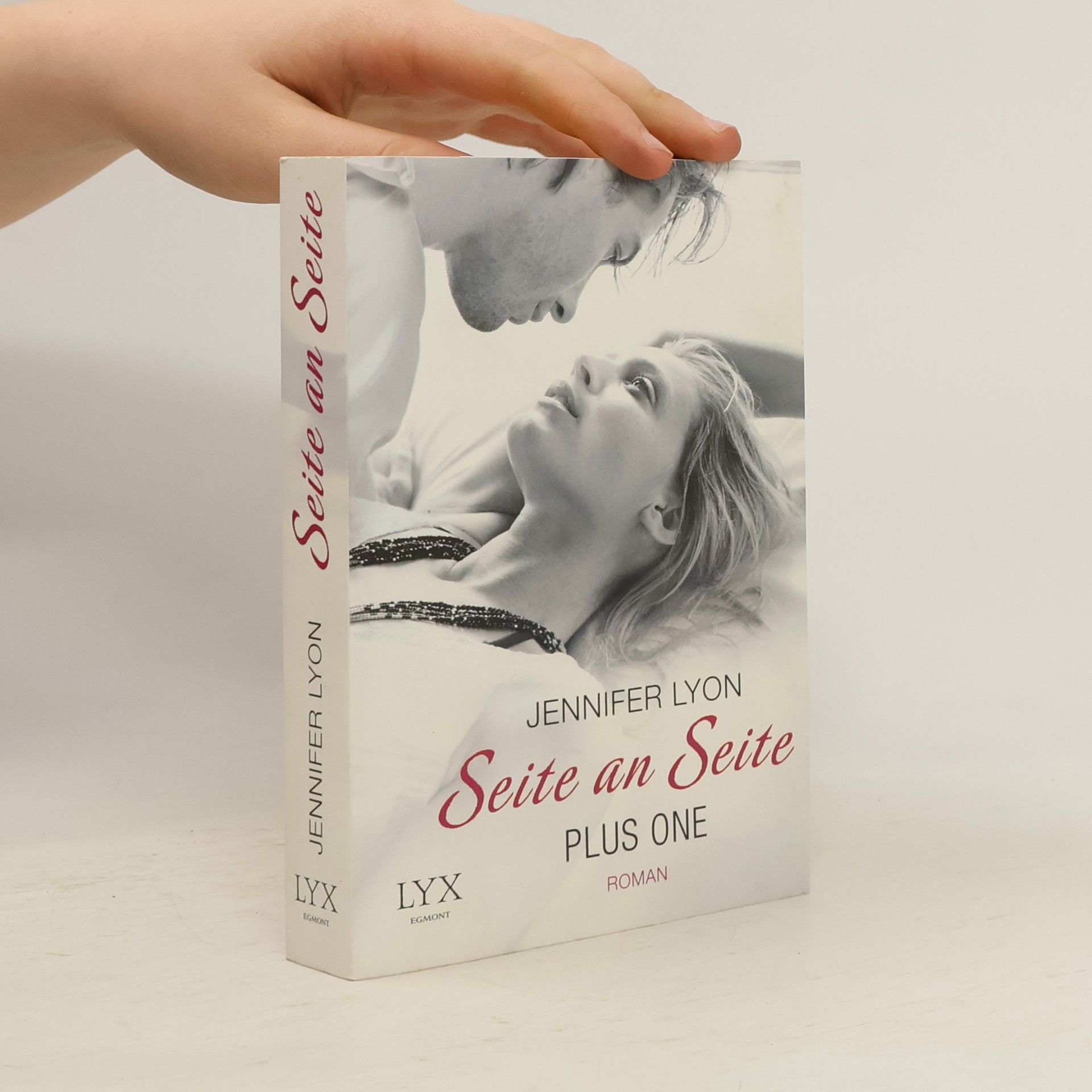 Jennifer Lyon Plus One - Seite an Seite