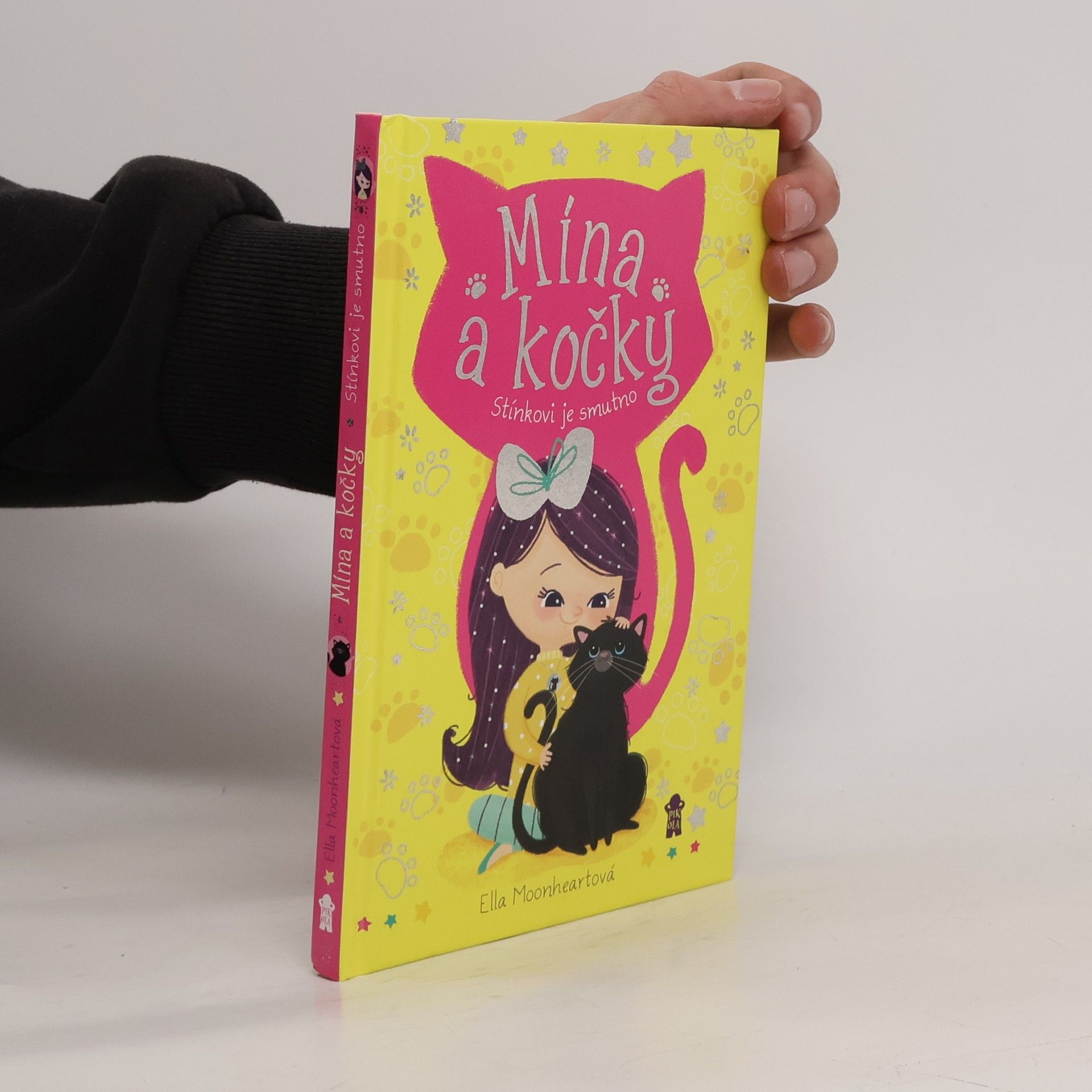 Ella Moonheart Mína a kočky. Stínkovi je smutno