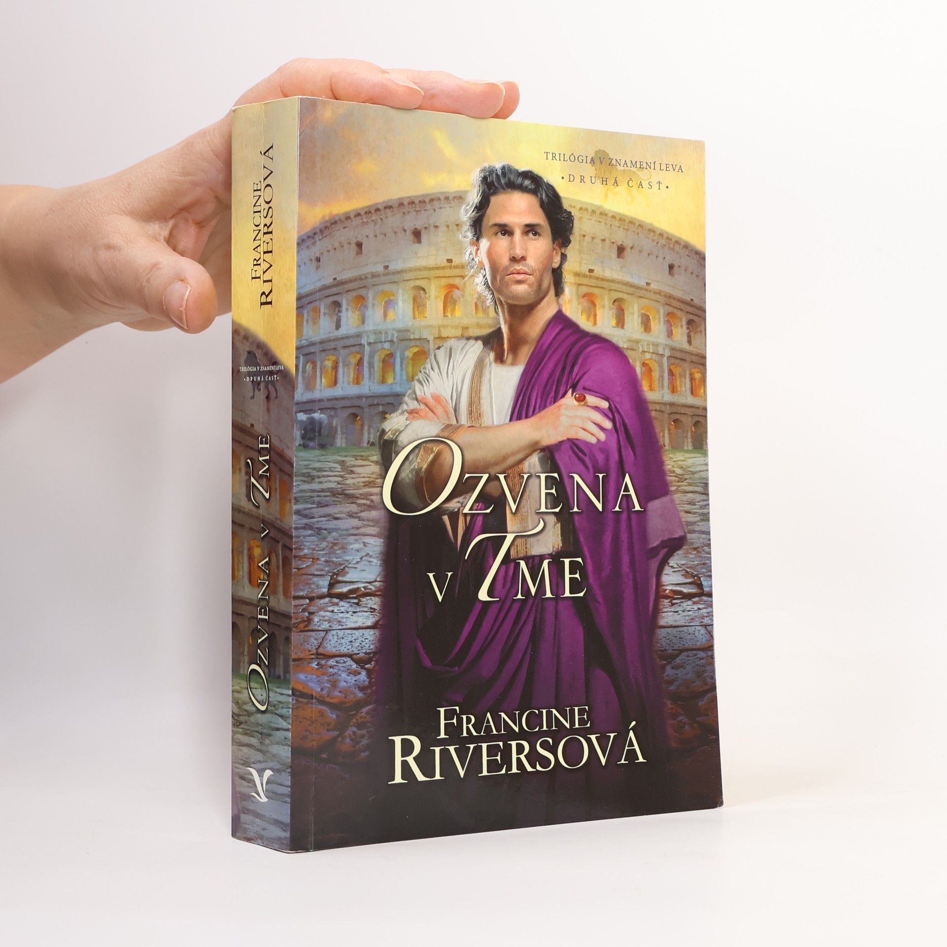 Francine Rivers Ozvena v Tme