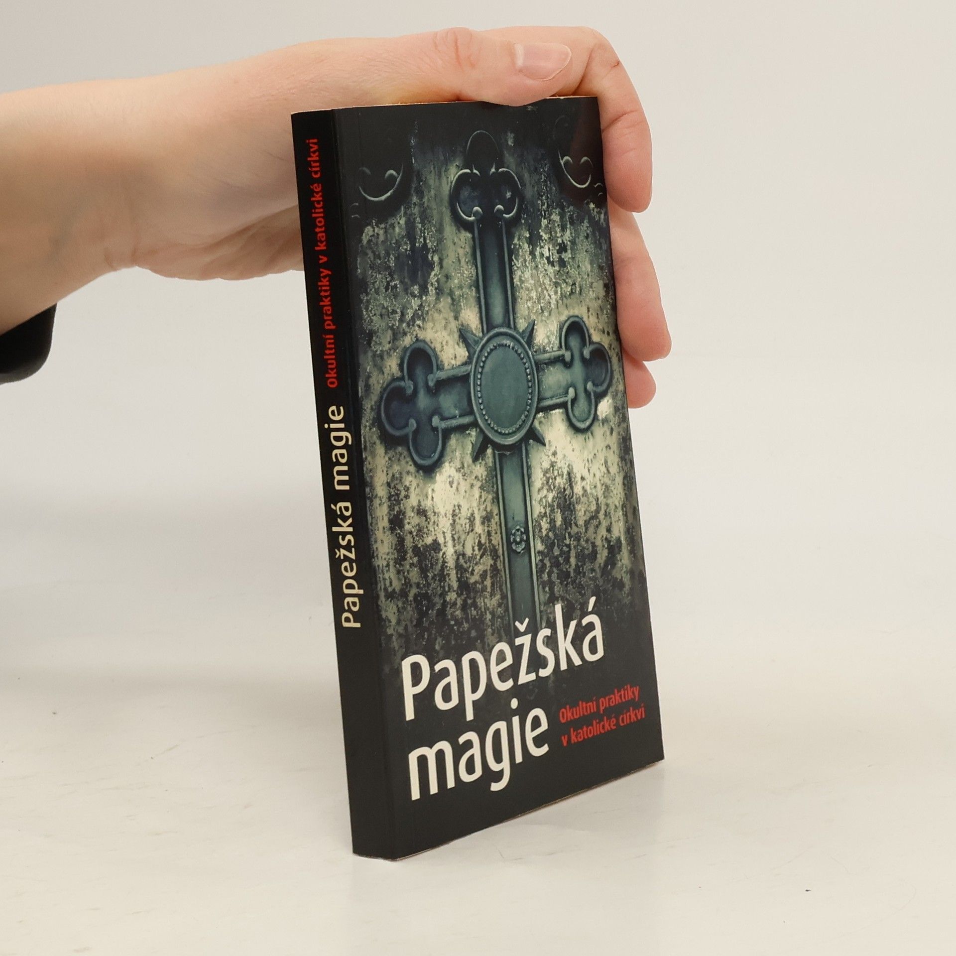 Papežská magie. Okultní praktiky v katolické církvi.