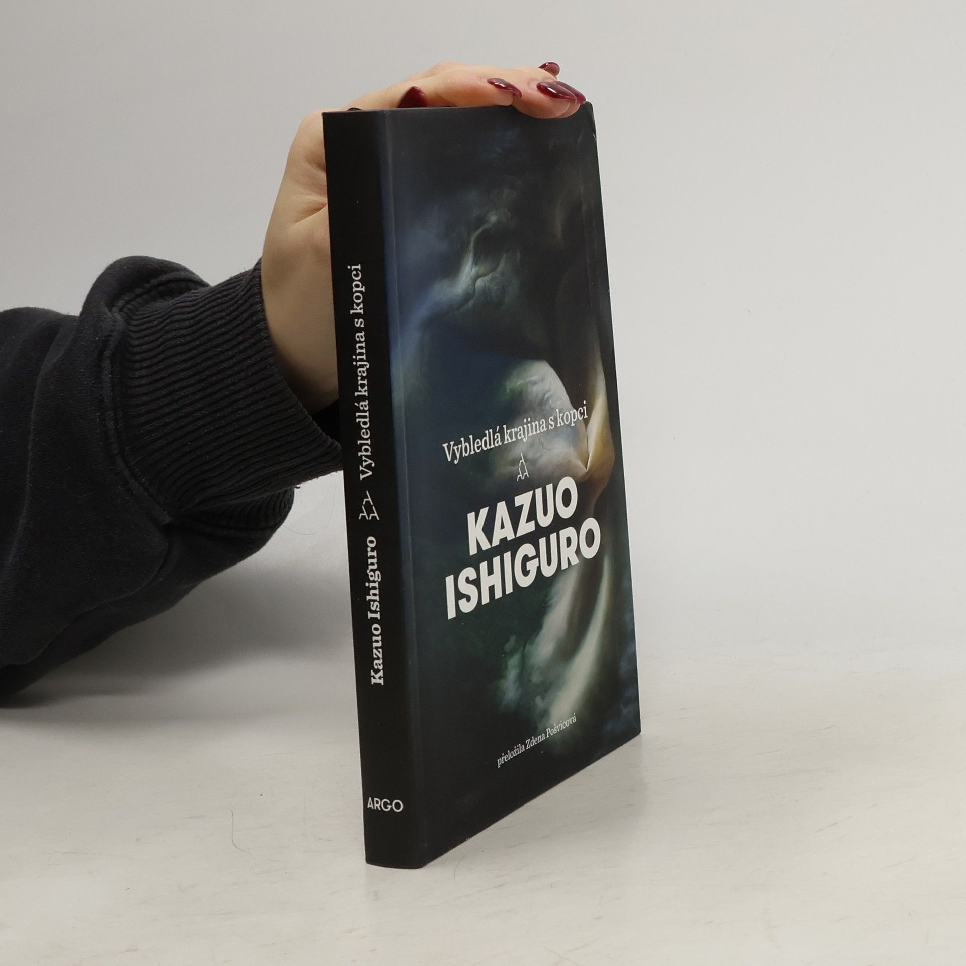 Kazuo Ishiguro Vybledlá krajina s kopci