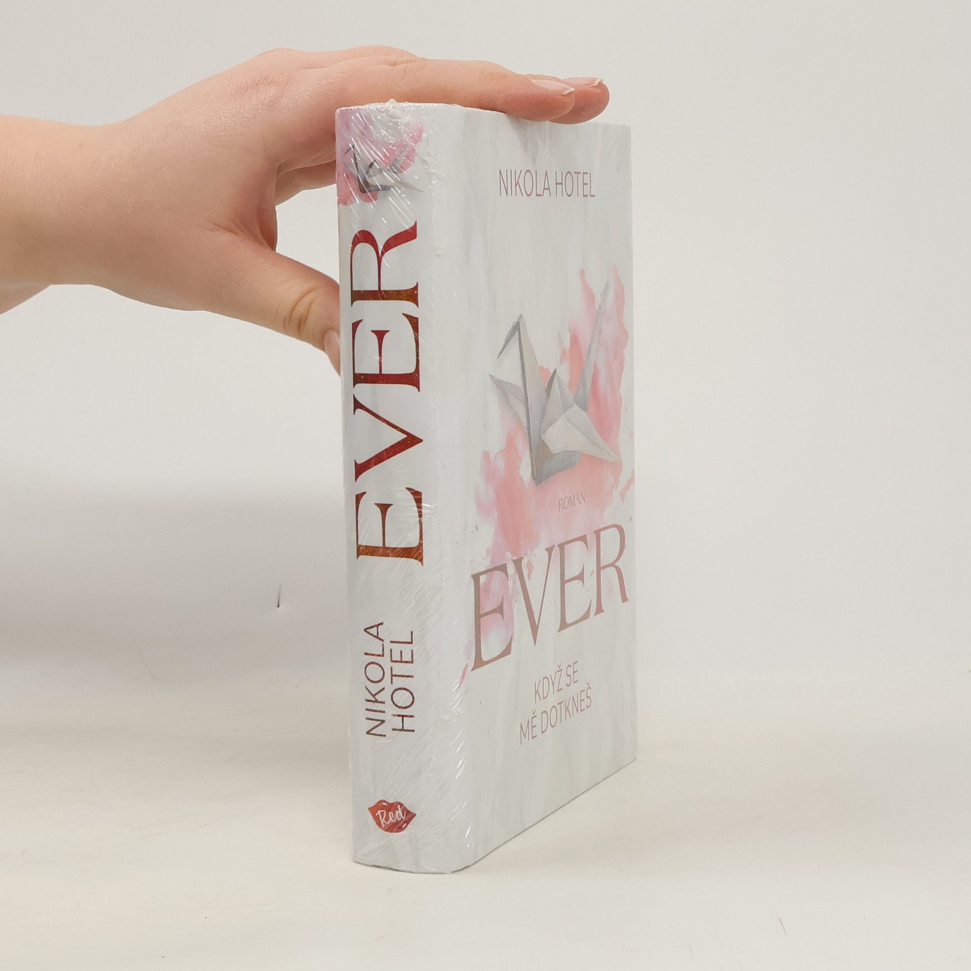 Nikola Hotel Ever : když se mě dotkneš