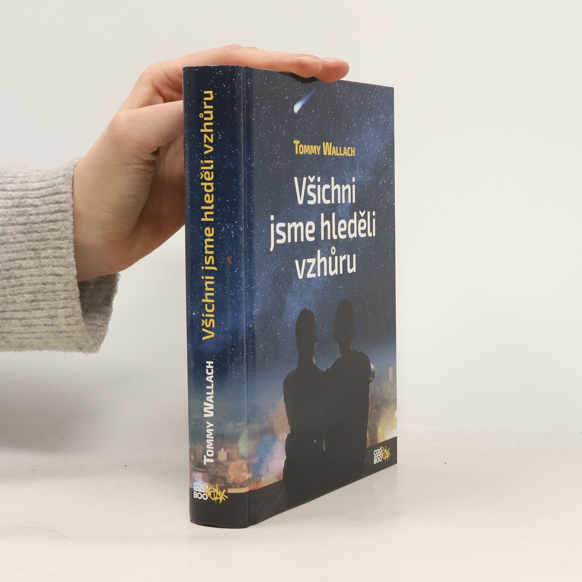 Tommy Wallach Všichni jsme hleděli vzhůru
