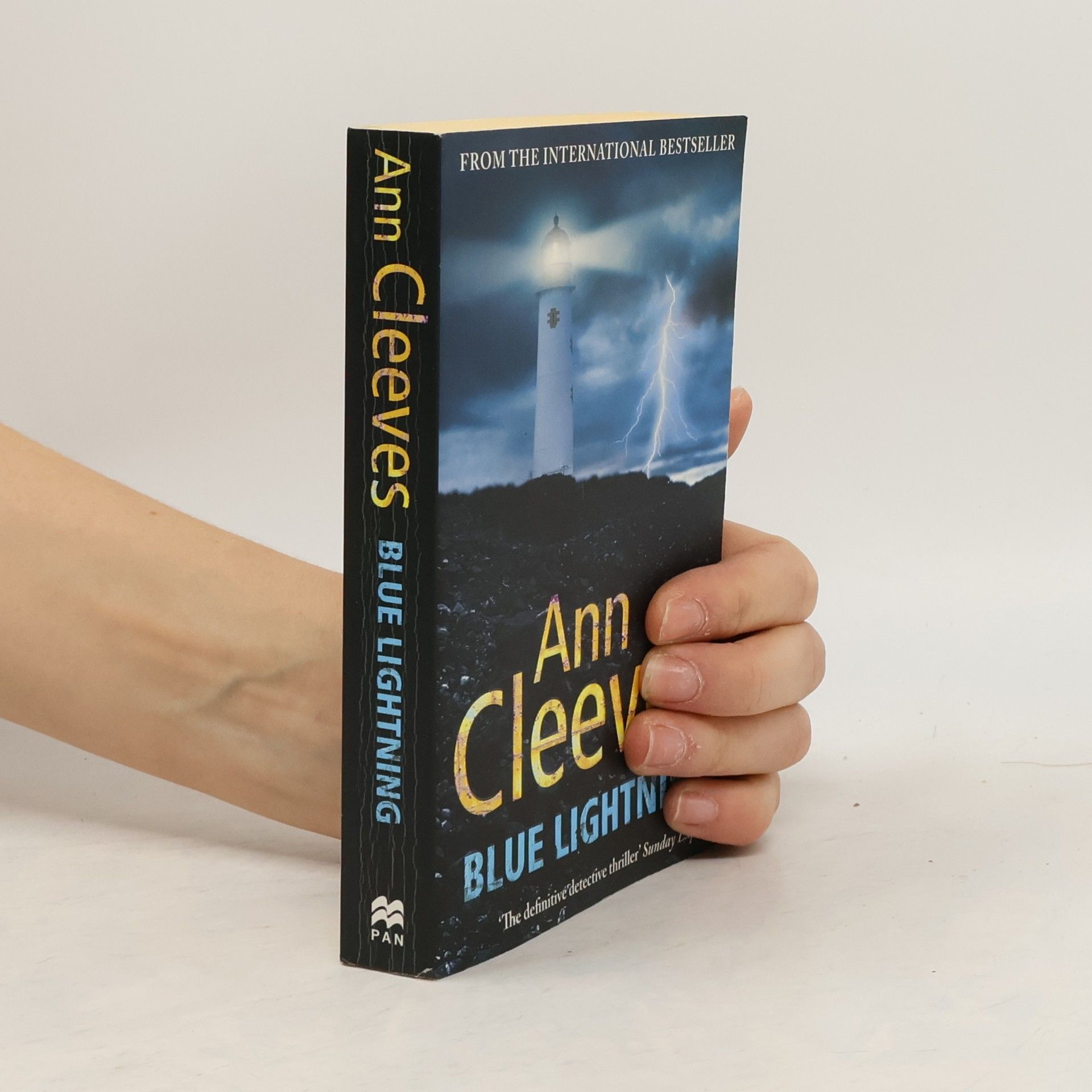Ann Cleeves Shetland - 4: Blue Lightning