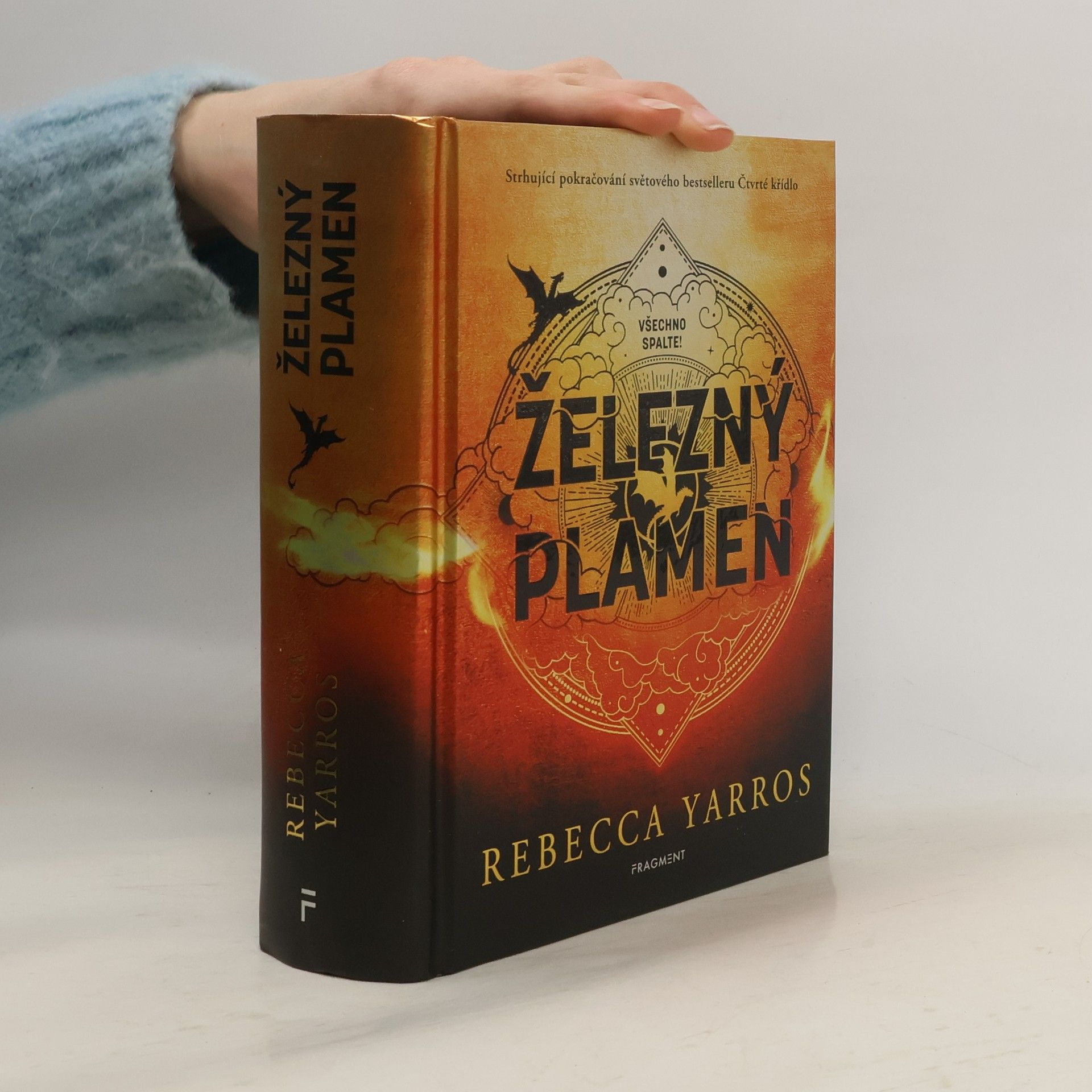 Rebecca Yarros Železný plamen