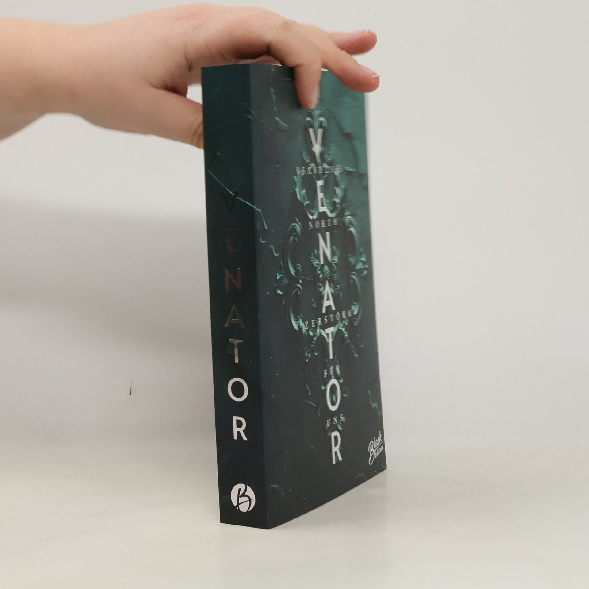 Isabelle North Venator Venator