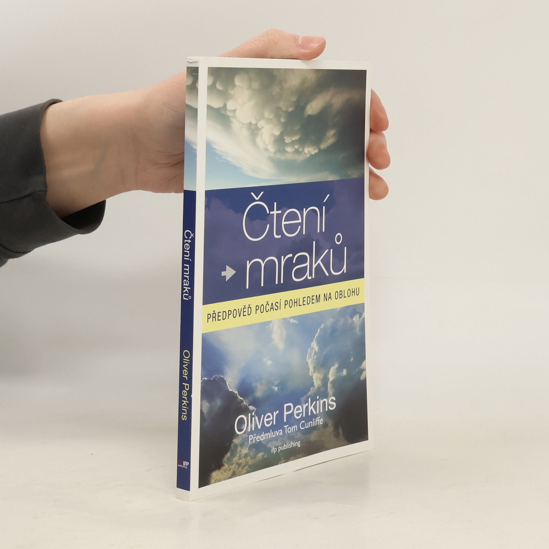 Oliver Perkins Čtení mraků : předpověď počasí pohledem na oblohu