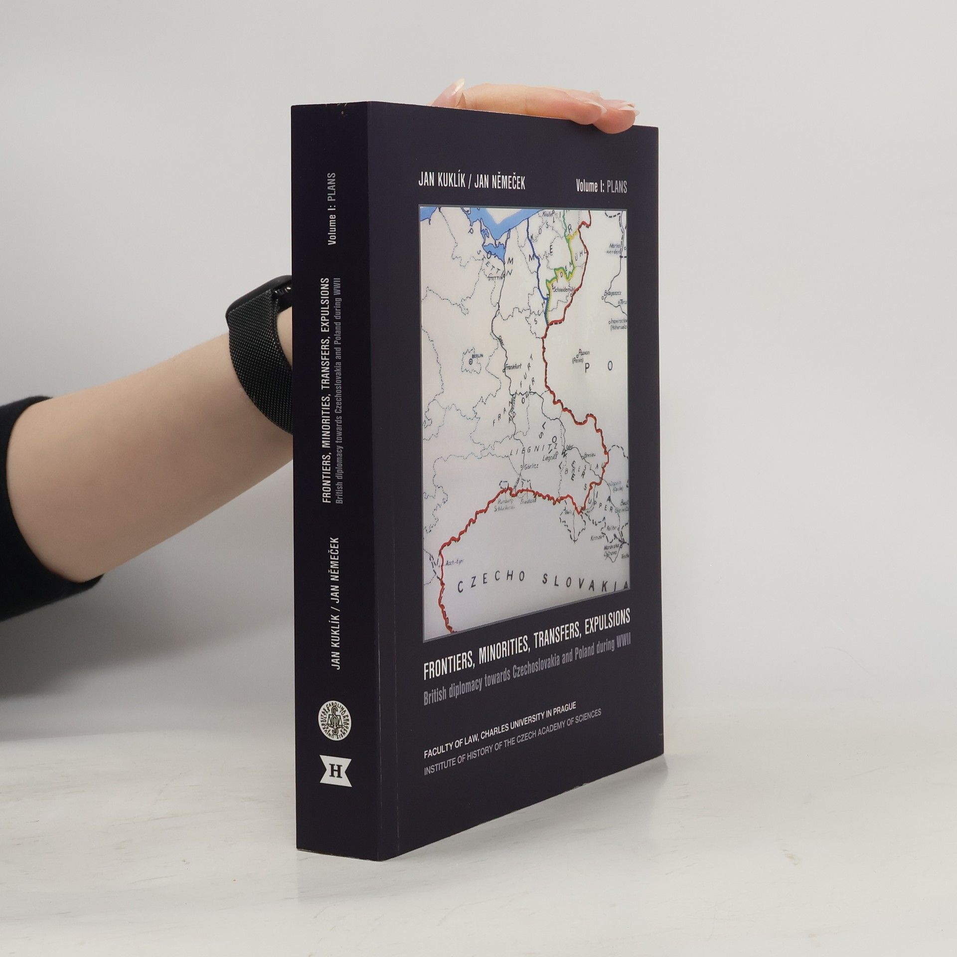 Jan Němeček Frontiers, minorities, transfers, expulsions: British diplomacy towards Czechoslovakia and Poland during WWII. Vol. I: Plans