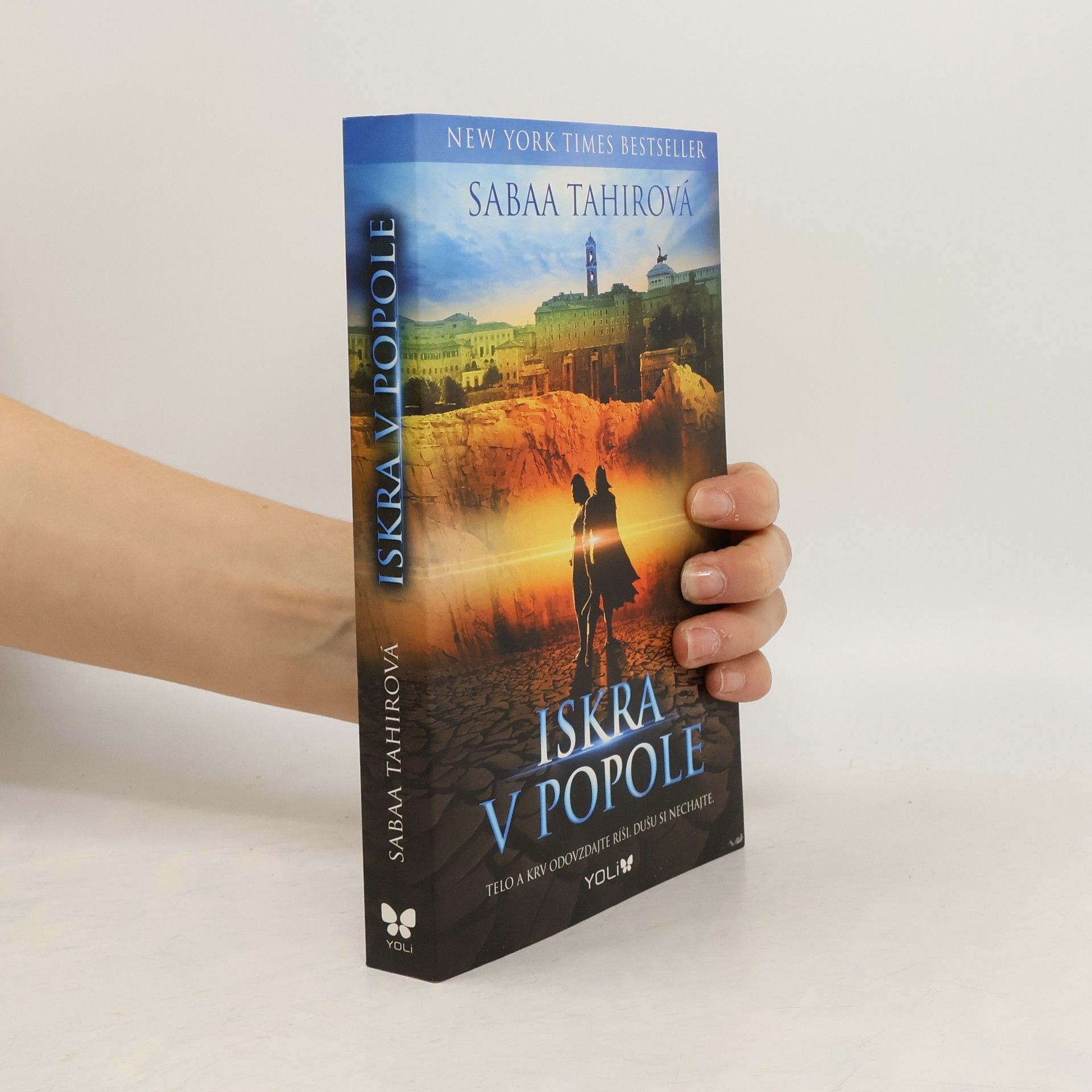 Sabaa Tahir Iskra v popole