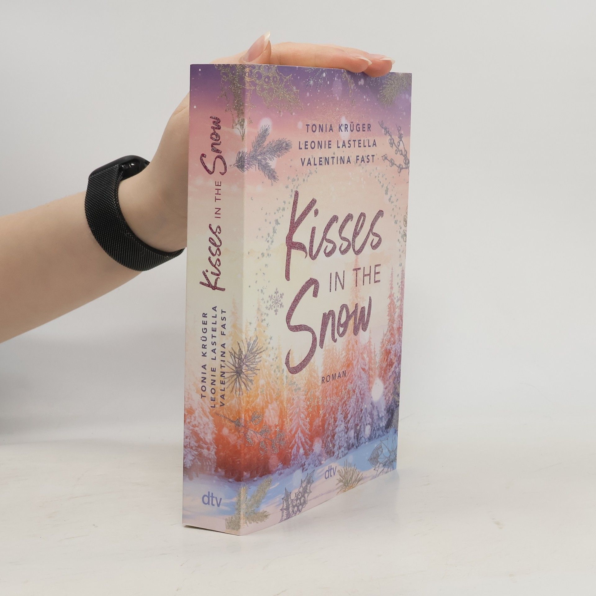 Leonie Lastella Kisses in the Snow