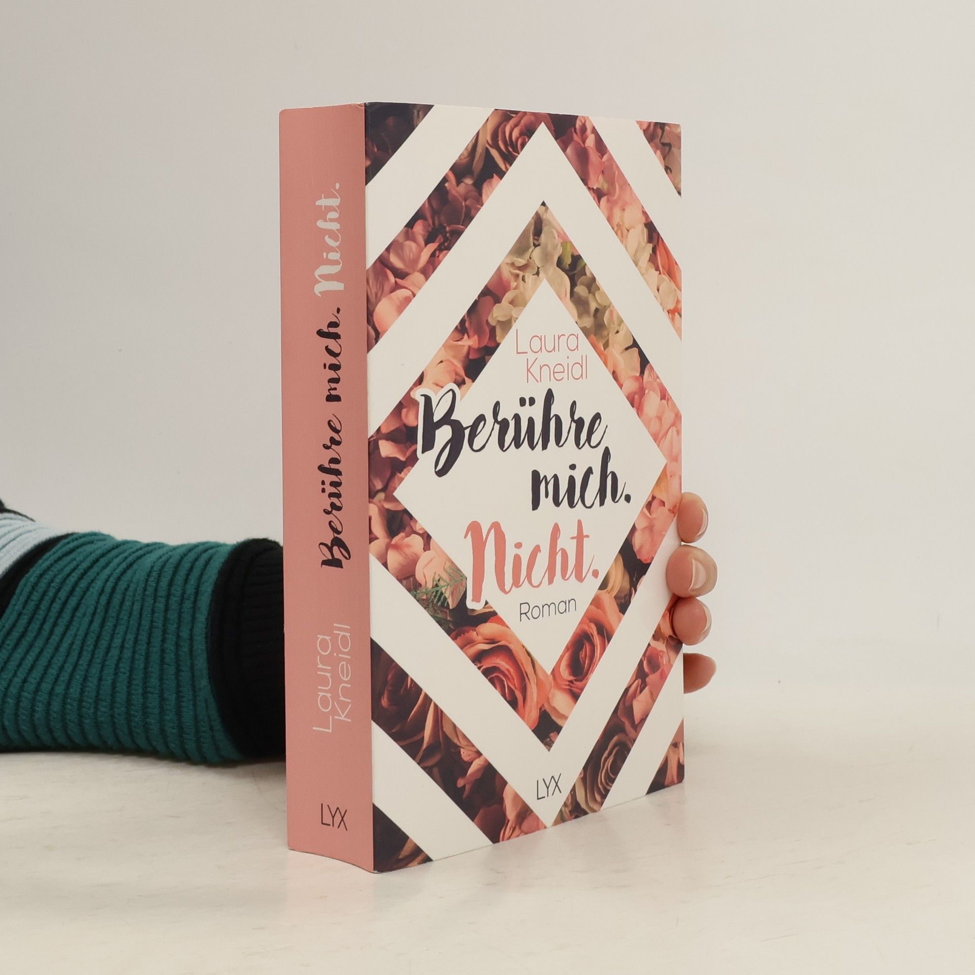 Laura Kneidl Berühre mich. Nicht.