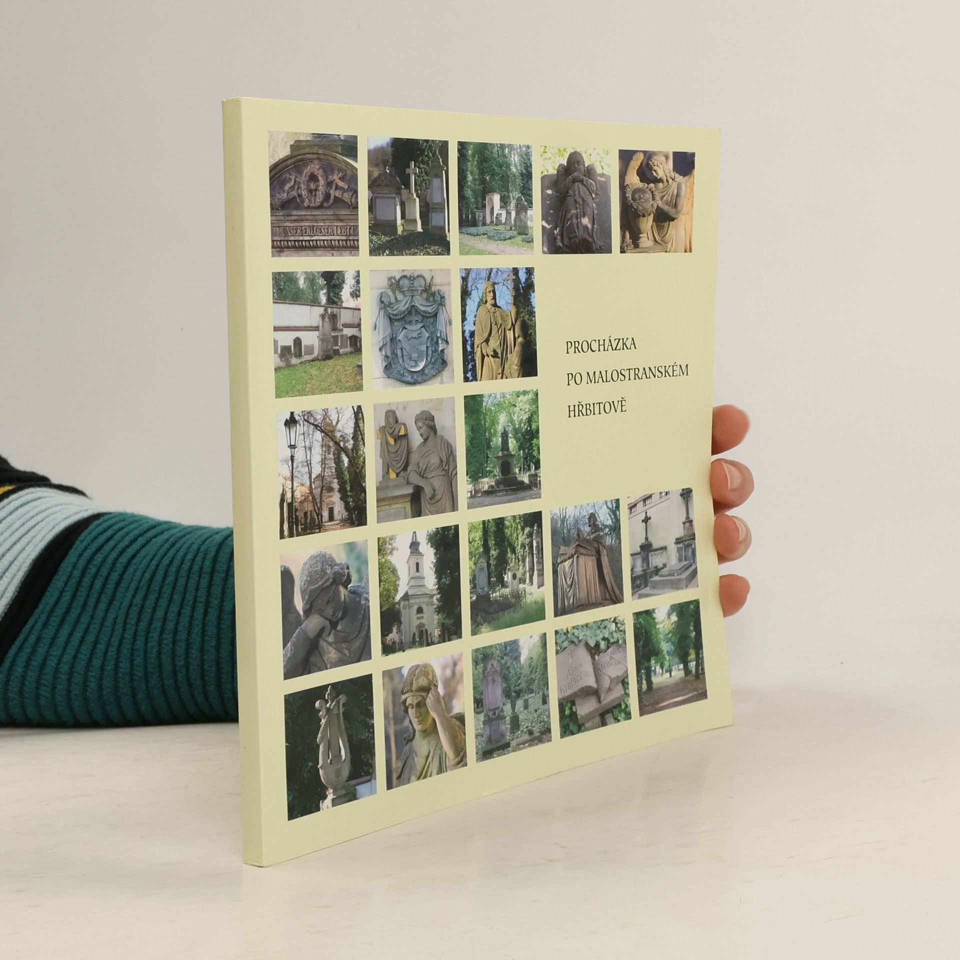 Julie Jindráková Procházka po Malostranském hřbitově
