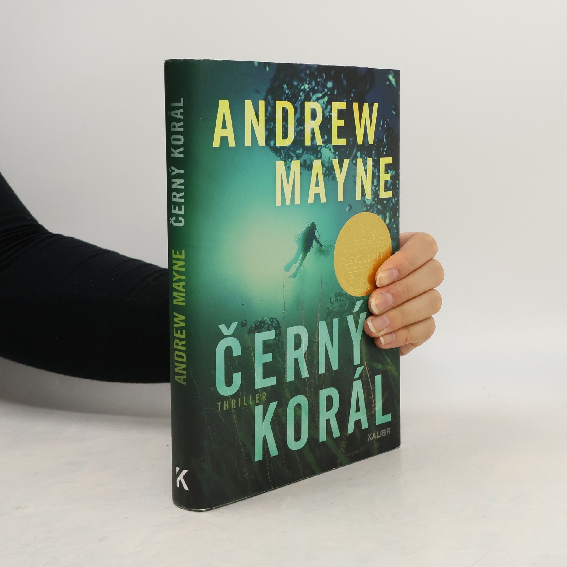 Andrew Mayne Černý korál