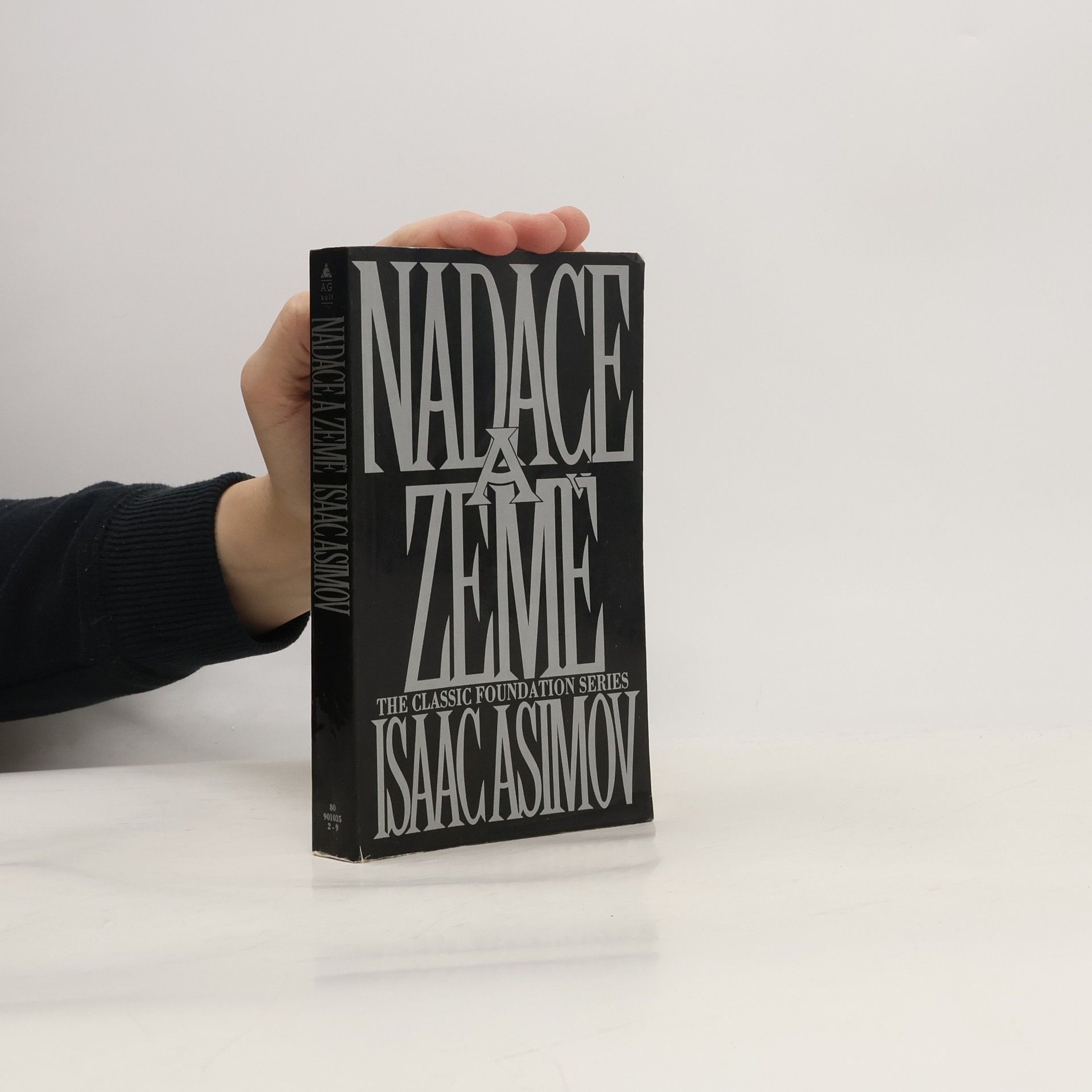 Isaac Asimov Nadace a Země