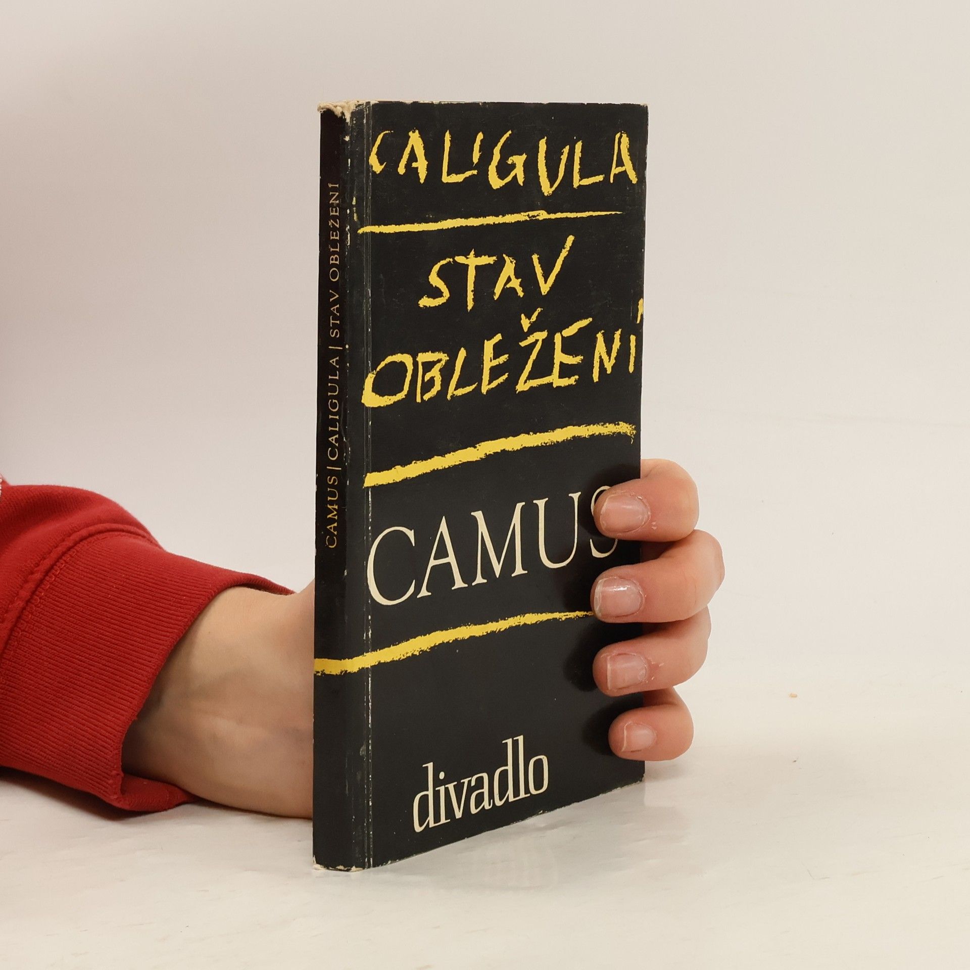 Albert Camus Caligula. Stav obležení.