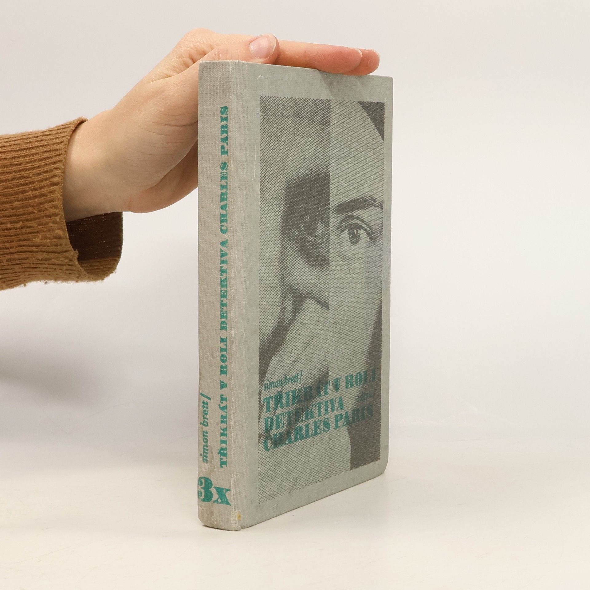 Simon Brett Třikrát v roli detektiva Charles Paris