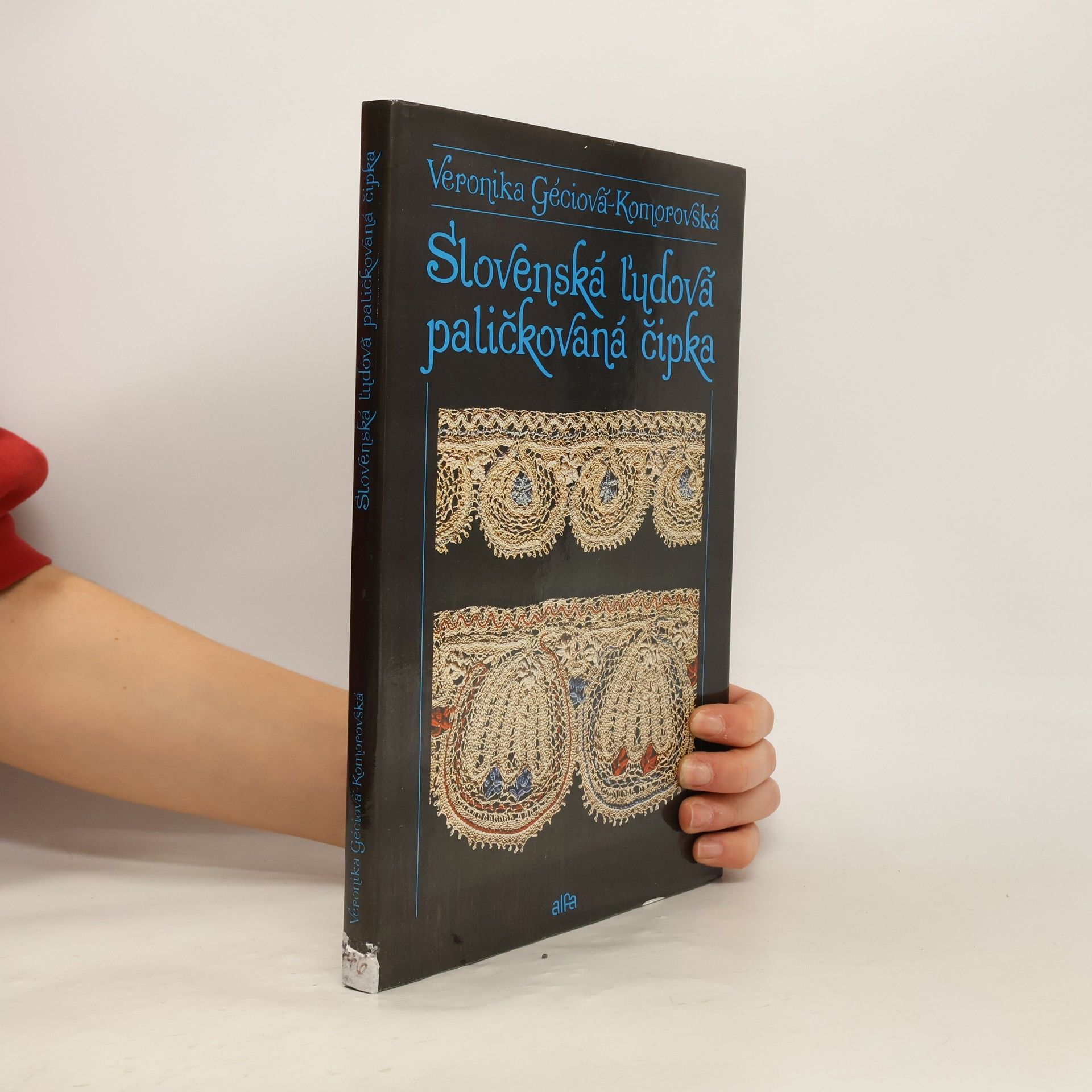 Veronika Géciová Komorovská Slovenská ľudová paličkovaná čipka