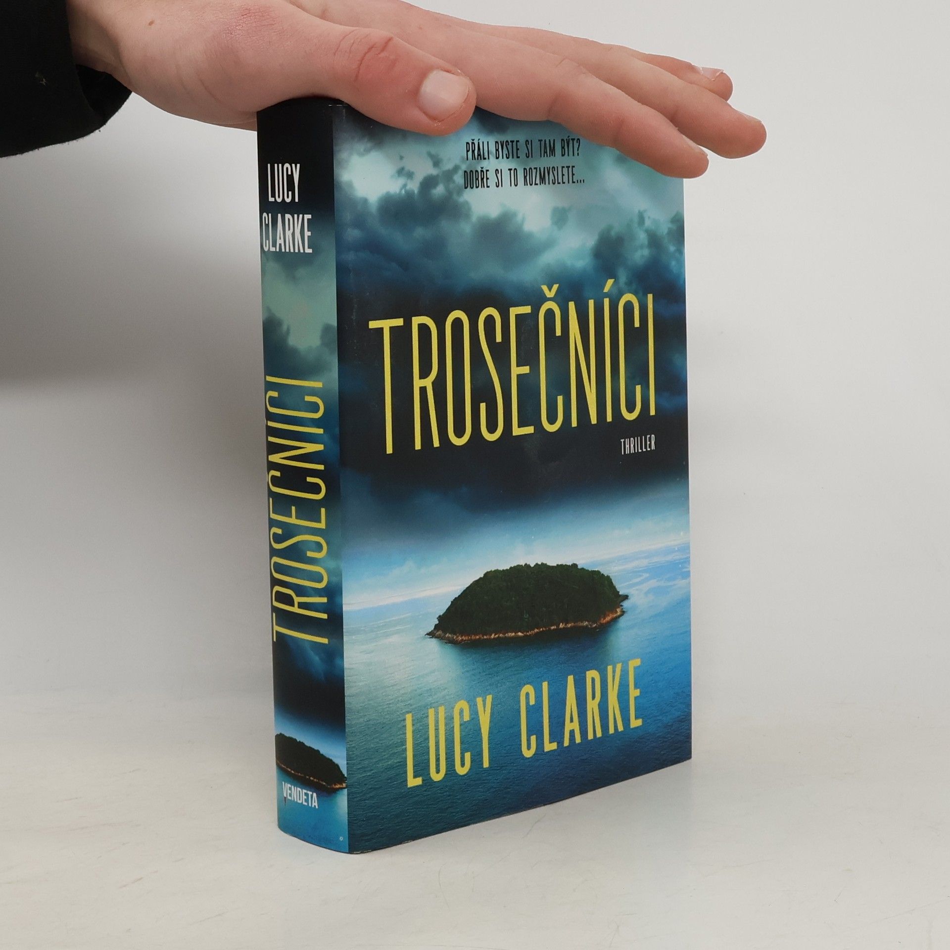 Lucy Clarke Trosečníci