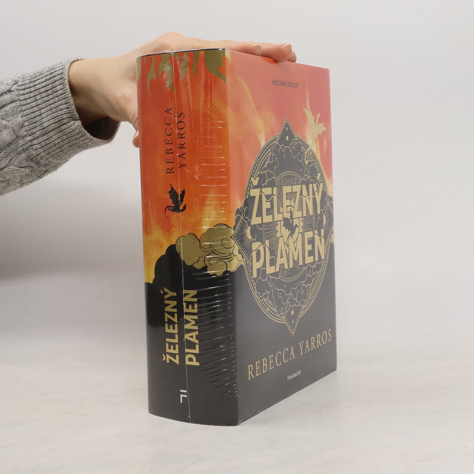 Rebecca Yarros Železný plamen