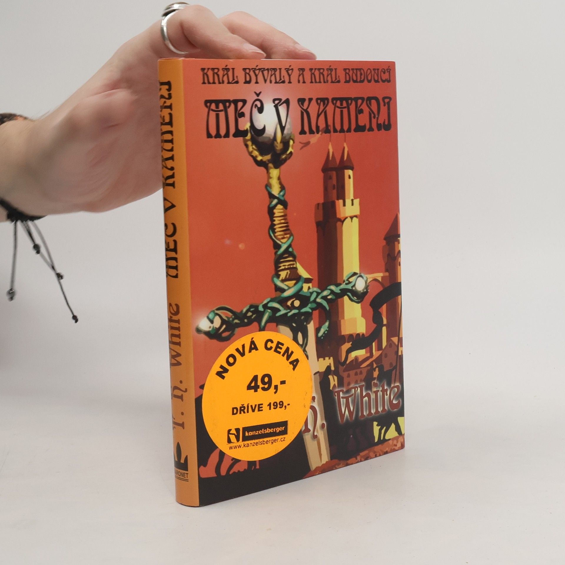 T. H. White Král bývalý a král budoucí. Meč v kameni