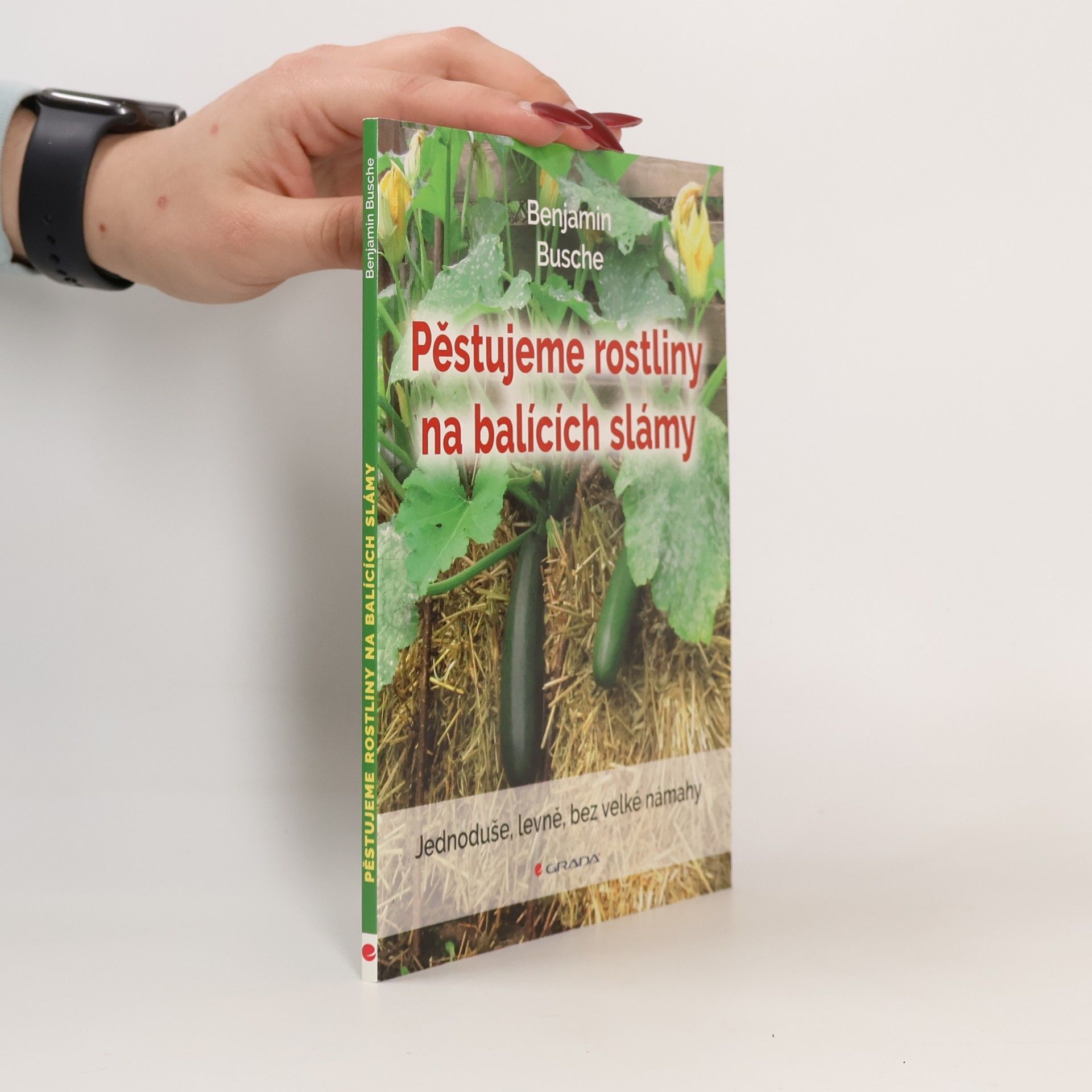 Pěstujeme rostliny na balících slámy