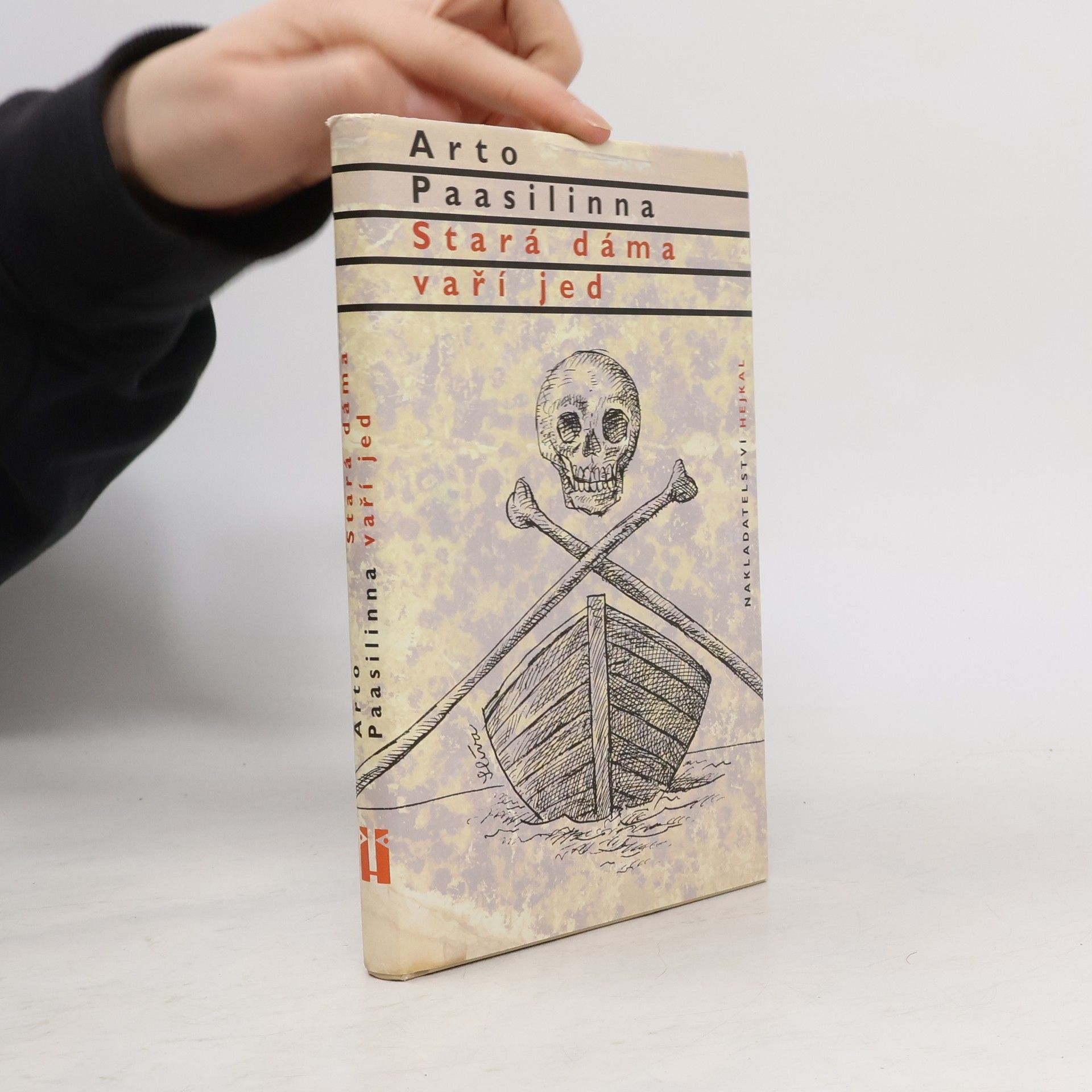 Arto Paasilinna Stará dáma vaří jed