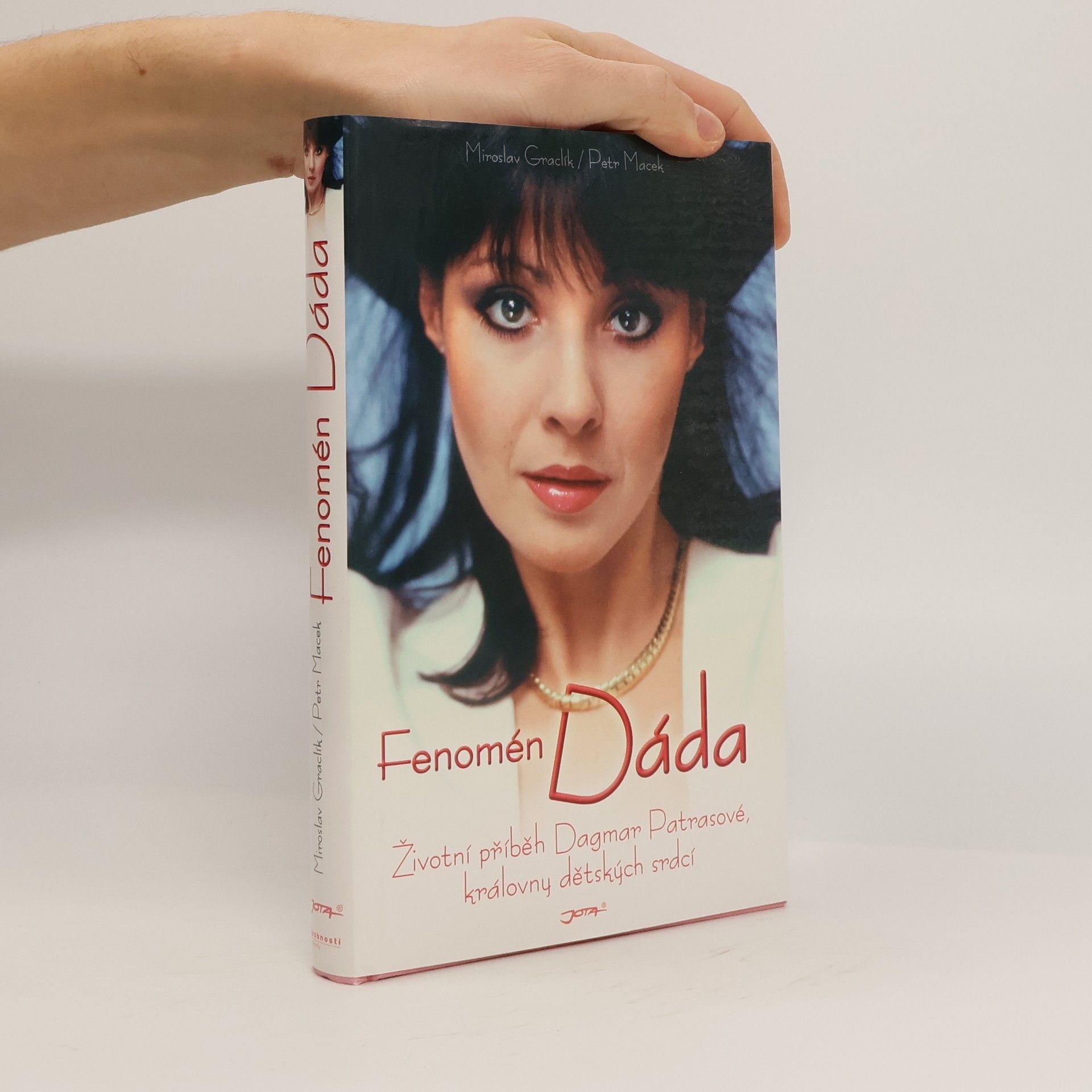 Miroslav Graclík Fenomén Dáda : životní příběh Dagmar Patrasové, královny dětských srdcí