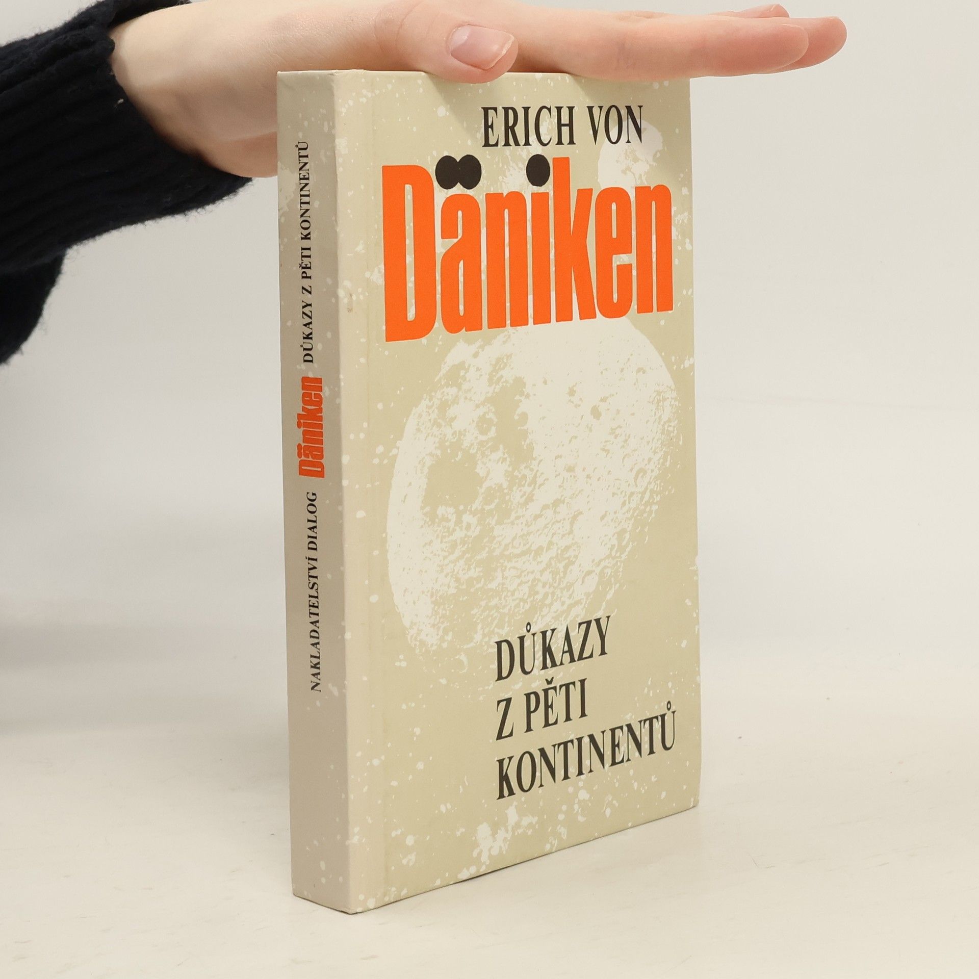 Erich von Däniken Důkazy z pěti kontinentů