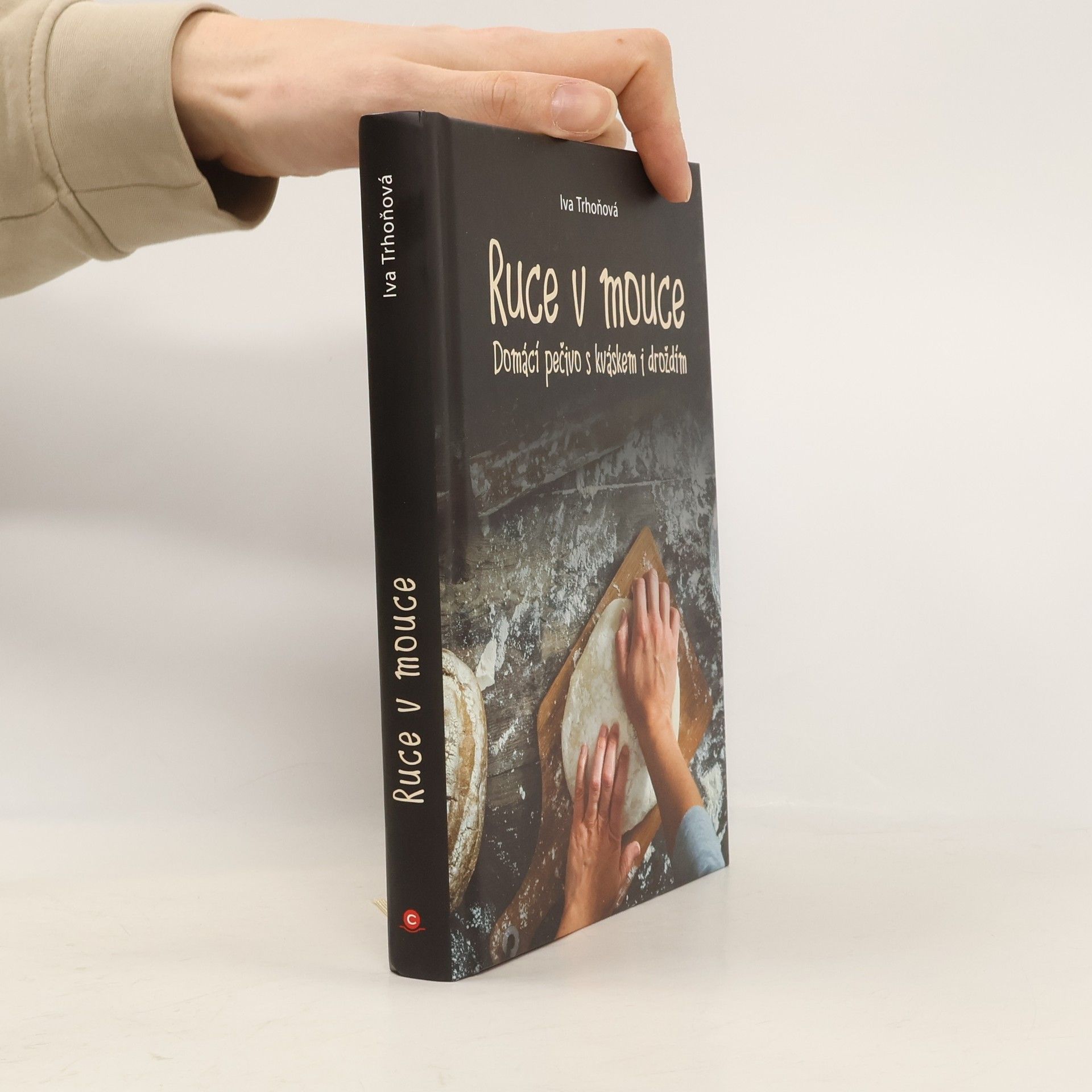 Iva Trhoňová Ruce v mouce
