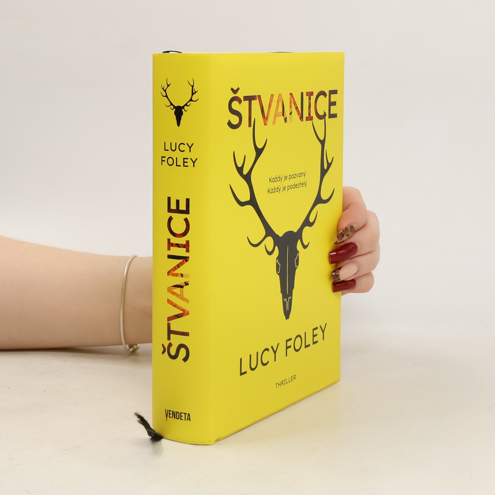 Lucy Foley Štvanice