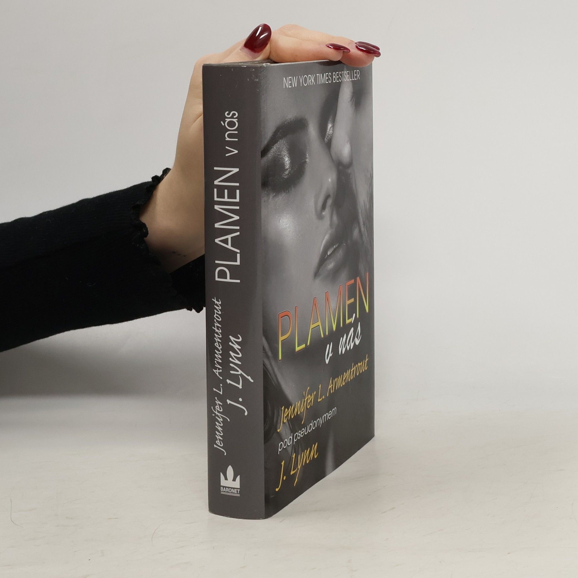 Jennifer Armentrout Plamen v nás