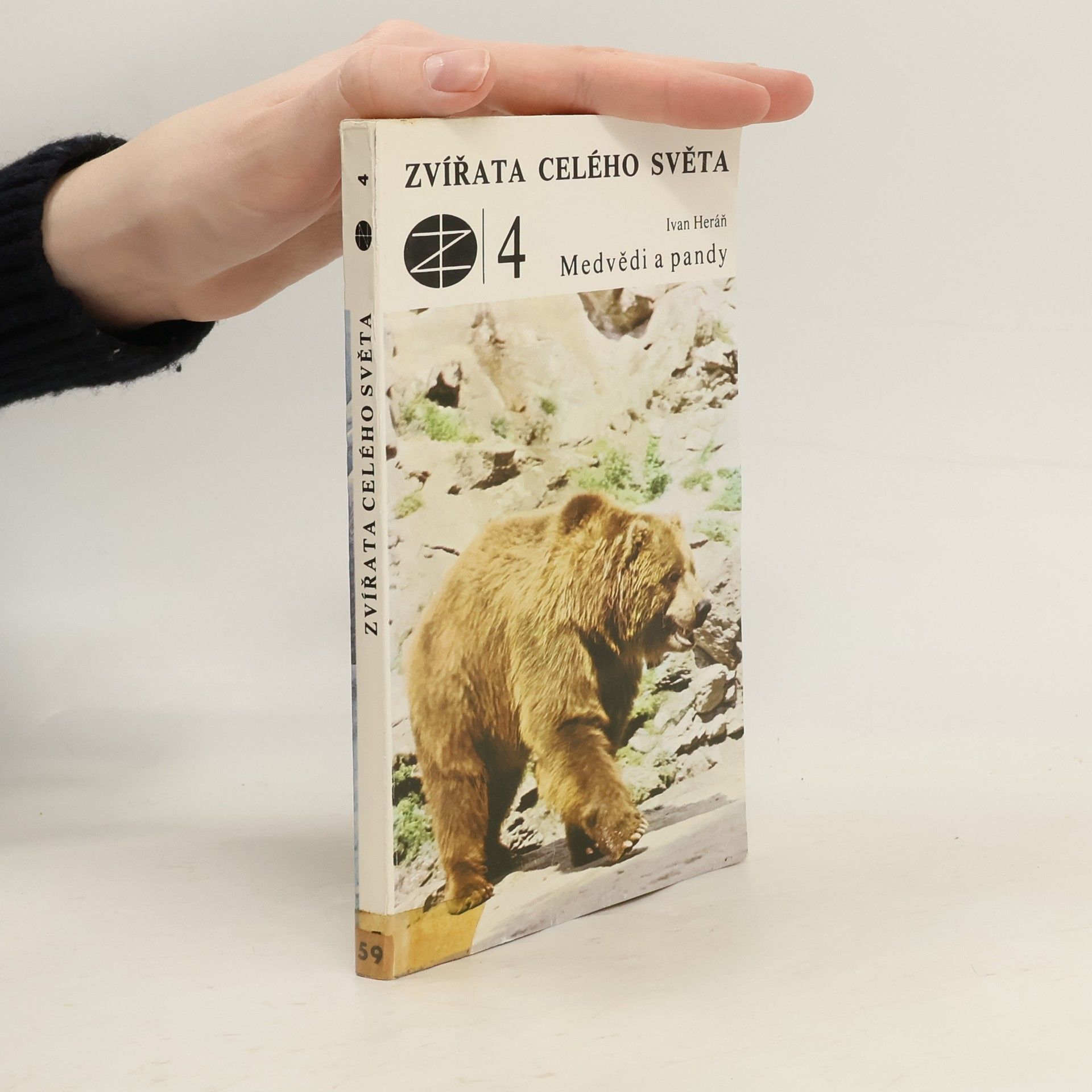 Ivan Heráň Zvířata celého světa 4. Medvědi a pandy