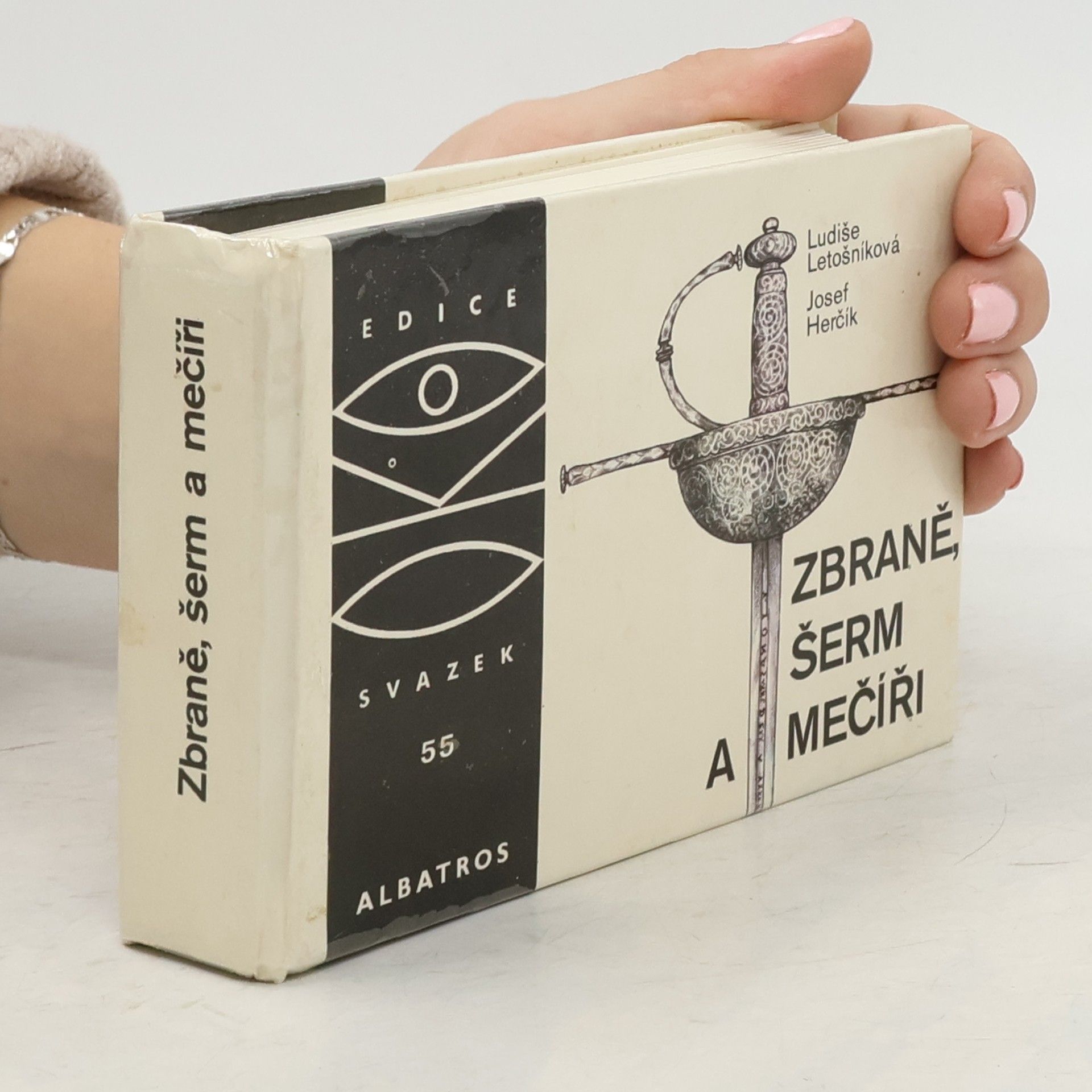 Zbraně, šerm a mečíři