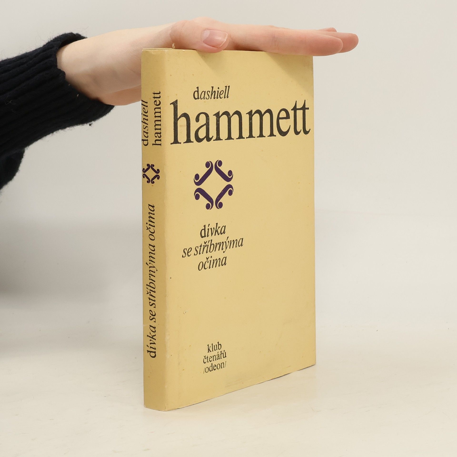 Dashiell Hammett Dívka se stříbrnýma očima