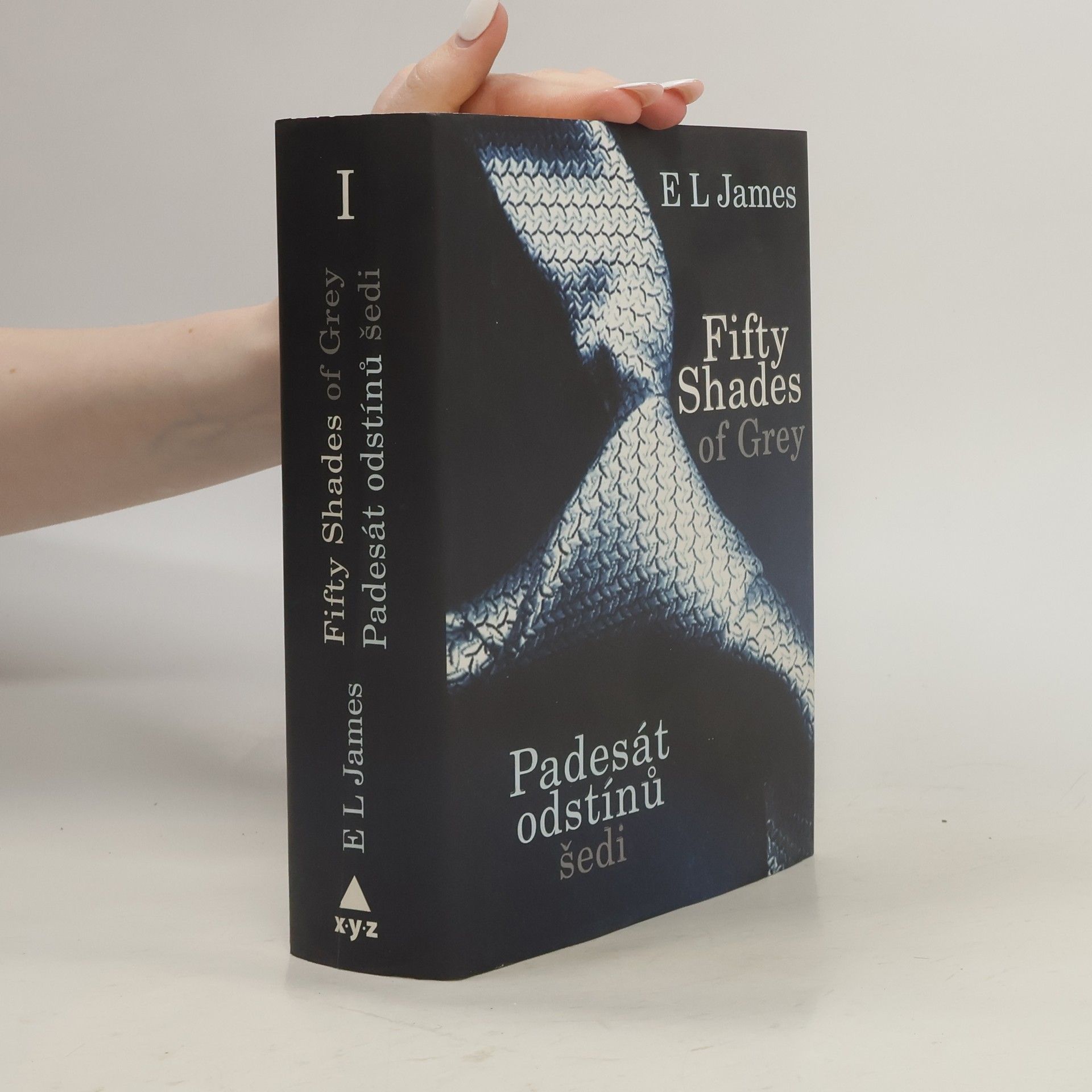 E. L. James Padesát odstínů šedi