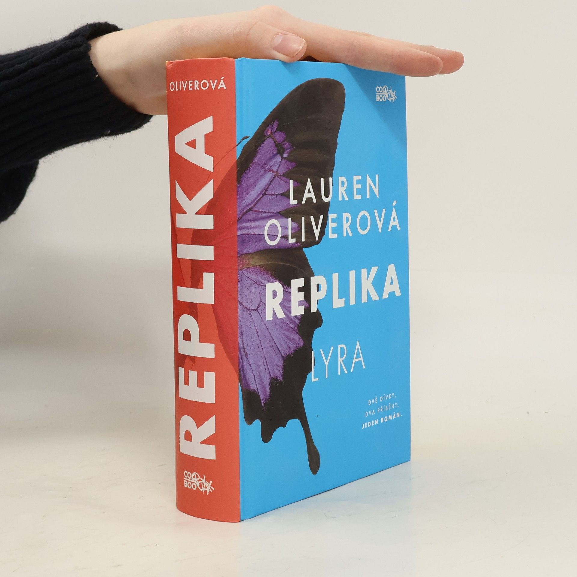 Lauren Oliver Replika. Lyra, Gemma