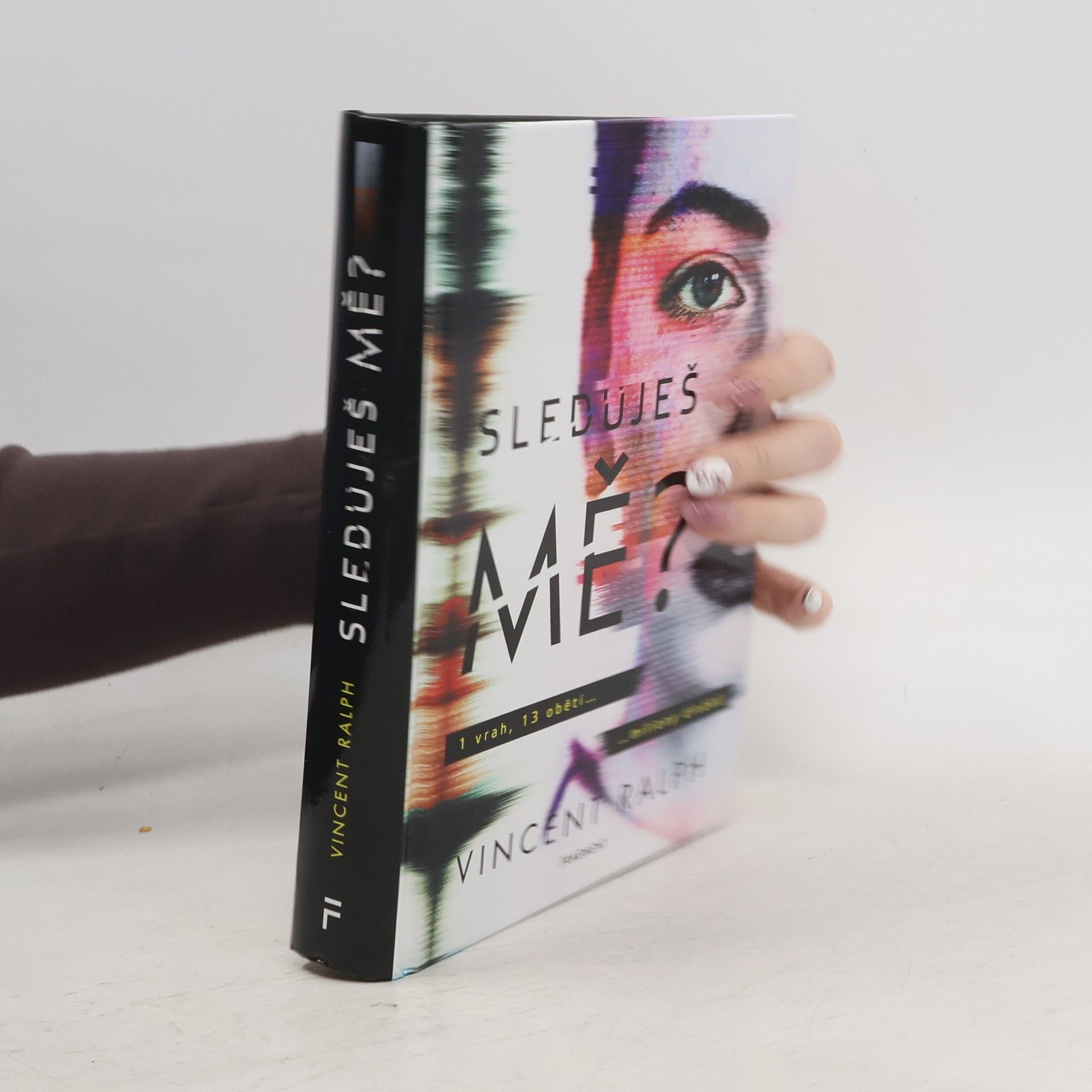 Vincent Ralph Sleduješ mě?