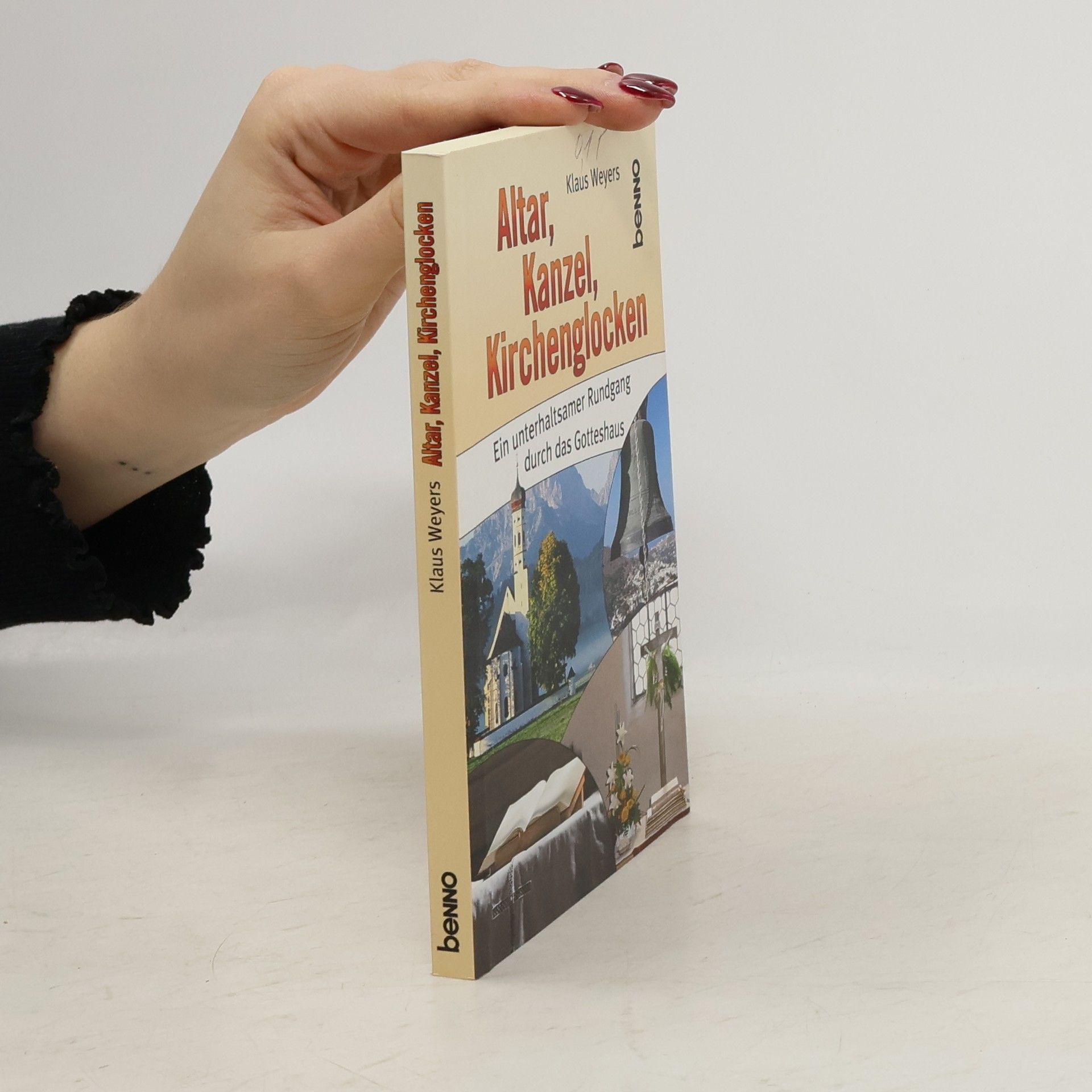 Altar, Kanzel, Kirchenglocken