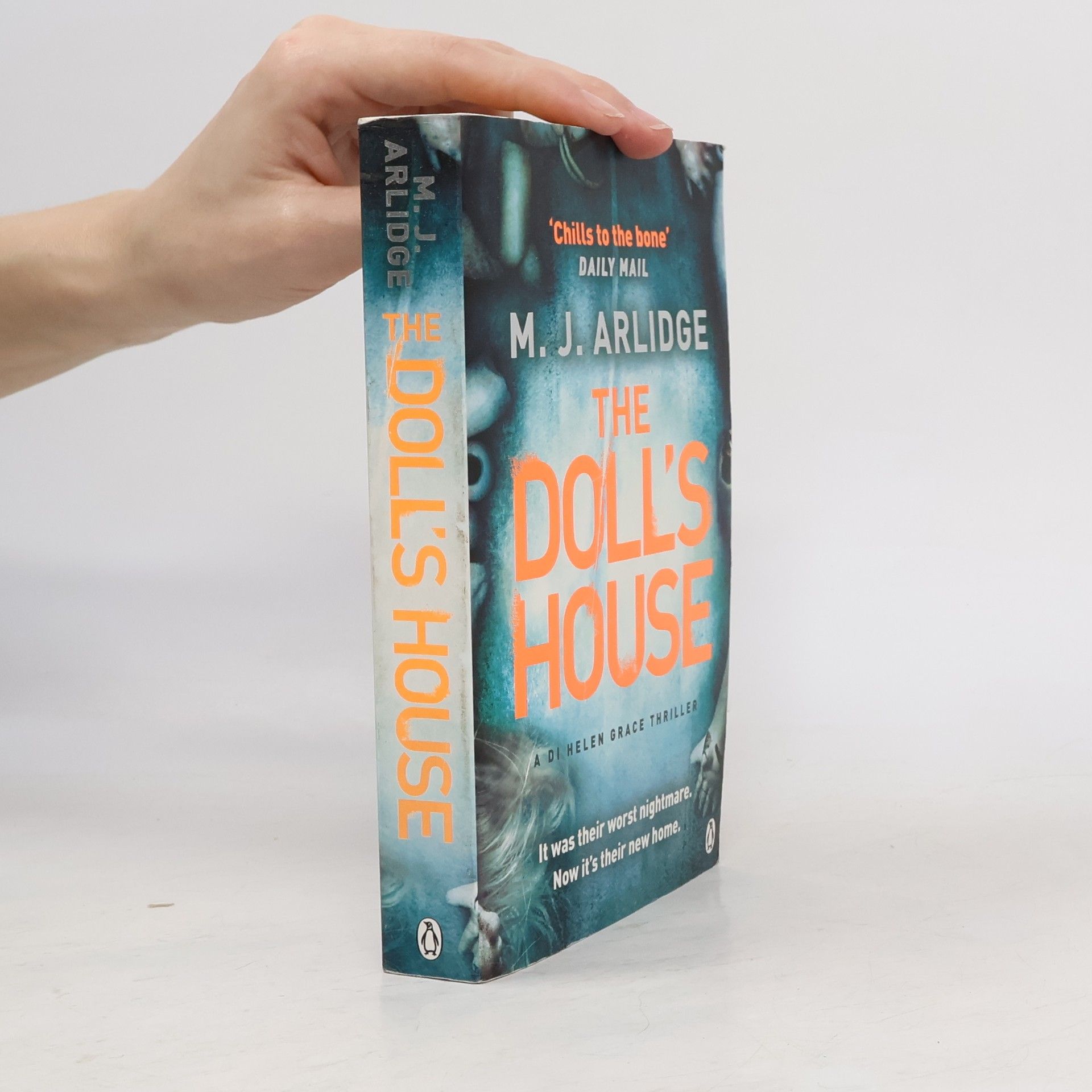 M. J. Arlidge The Doll's House